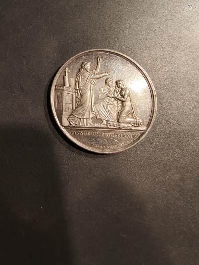 老王徽章第184期 - 法国婚章    早期手指950银标    直径32mm    重量16.1g