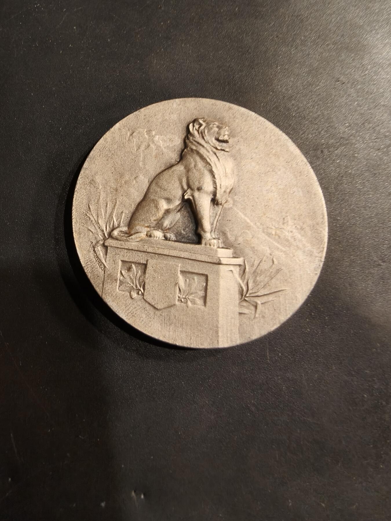 老王徽章第184期 法国1925年第32届拉罗谢尔地区节日镀银大铜章    原盒     直径46mm     重量43.5g