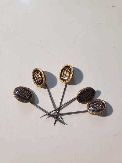 韵星假日军品类拍卖第42期 -- Rimey Holidays Militaria Auction 42 - 民主德国金级体能证章插针一组五个 黑底版本