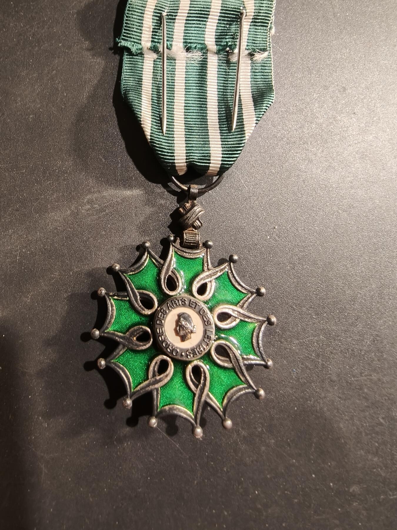 老王徽章第184期 法国骑士级文学艺术勋章     原盒     银质珐琅螃蟹银标   珠宝商定制吧