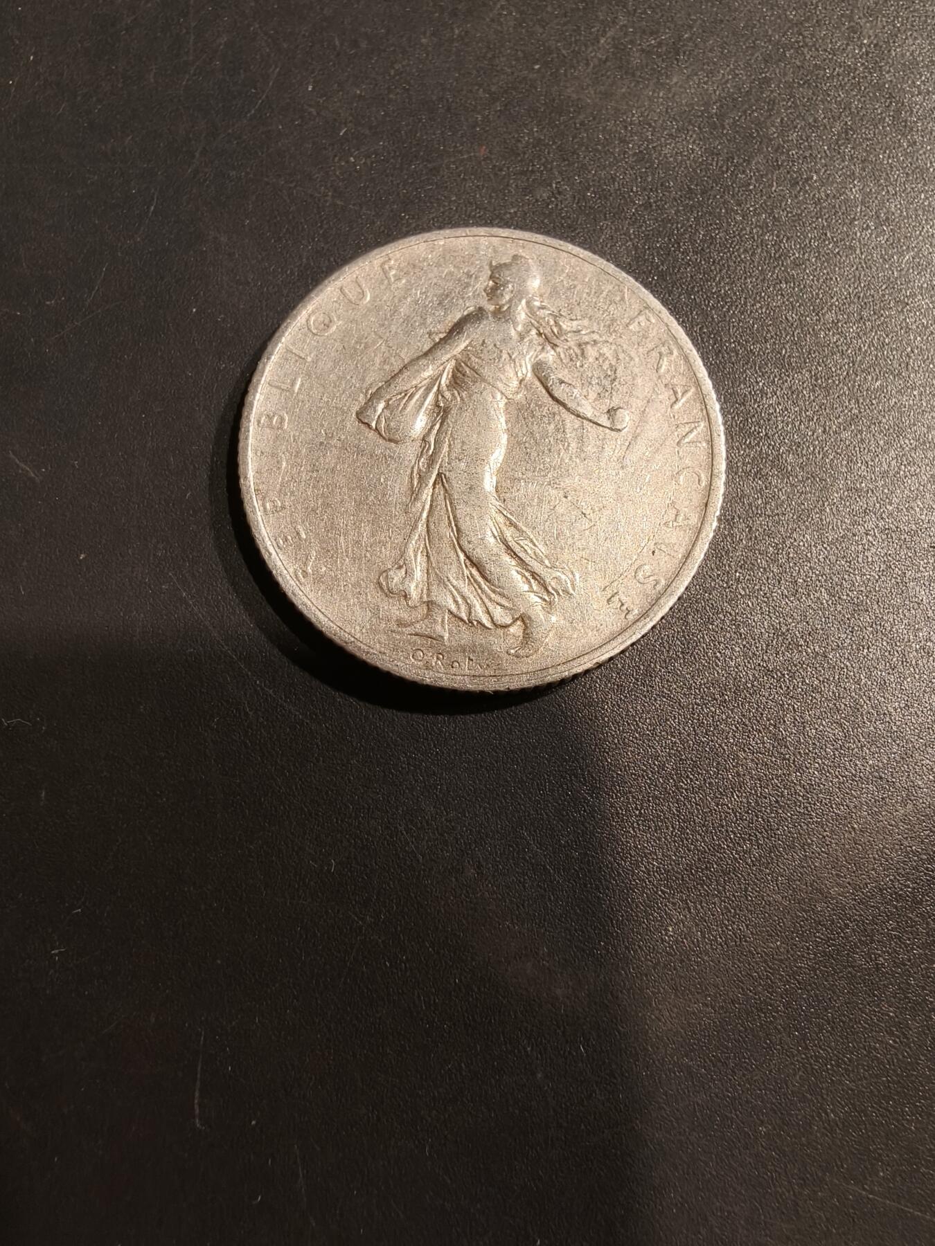 老王徽章第184期 法国1915年2法郎银币     播种女神    835银     10g