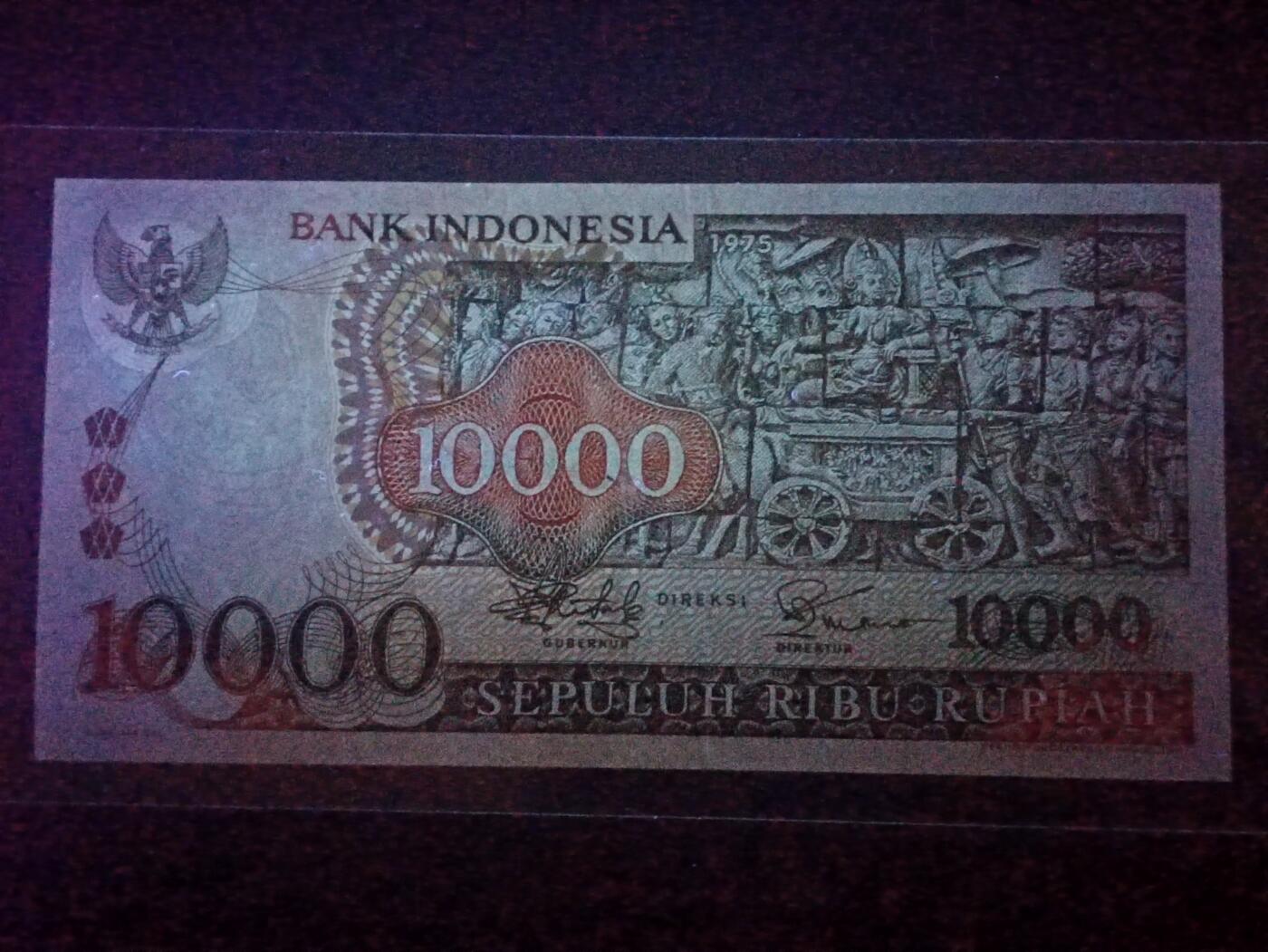 【年后首拍！】2026二月第三期，总217期 印度尼西亚1975版10000卢比AUNC有针孔无47，佛塔浮雕和传统工艺面具，此版本最大面值