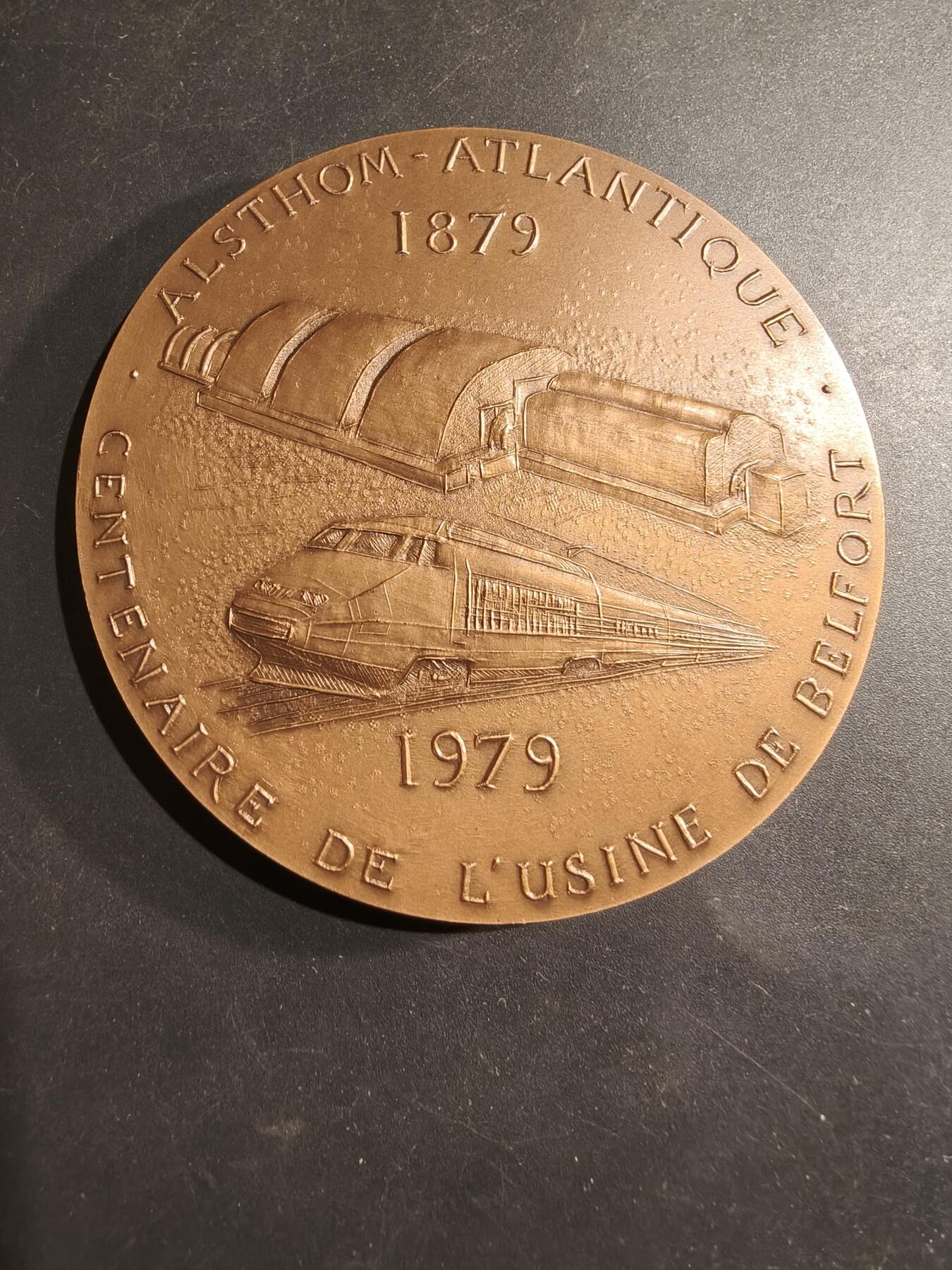 老王徽章第184期 法国1879年至1979年阿尔斯通-大西洋公司贝尔福工厂成立一百周年大铜章     原盒     直径80mm     重量250g