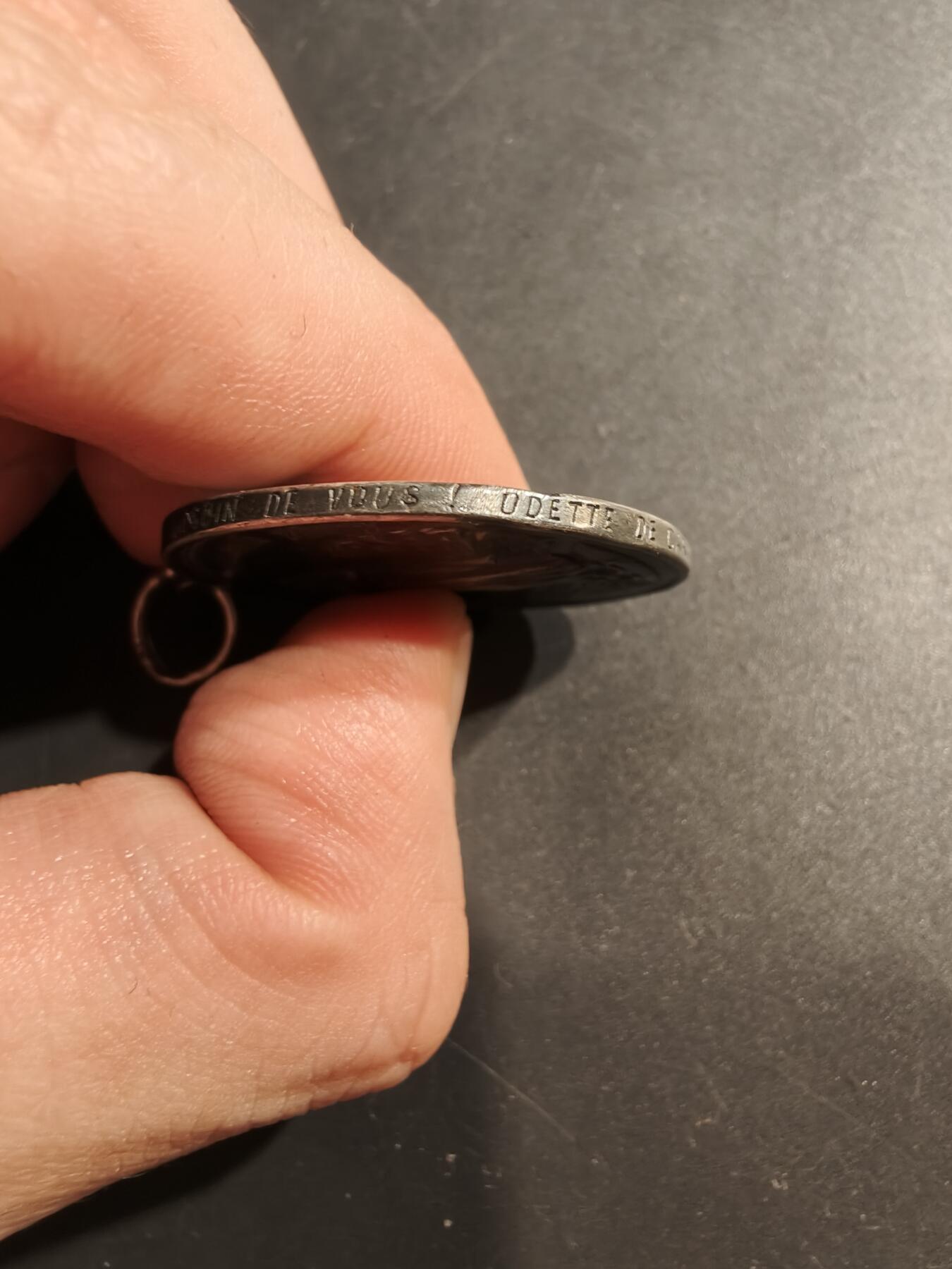 老王徽章第184期 法国天主教会无瑕圣母大银章    带边铭1902年实授    野猪头银标     直径33mm    重量15.9g 