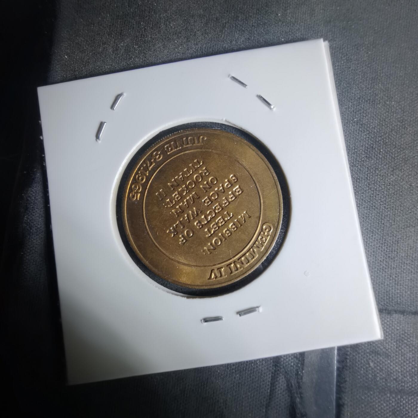 沼泽如烟--第1003场 航天纪念章