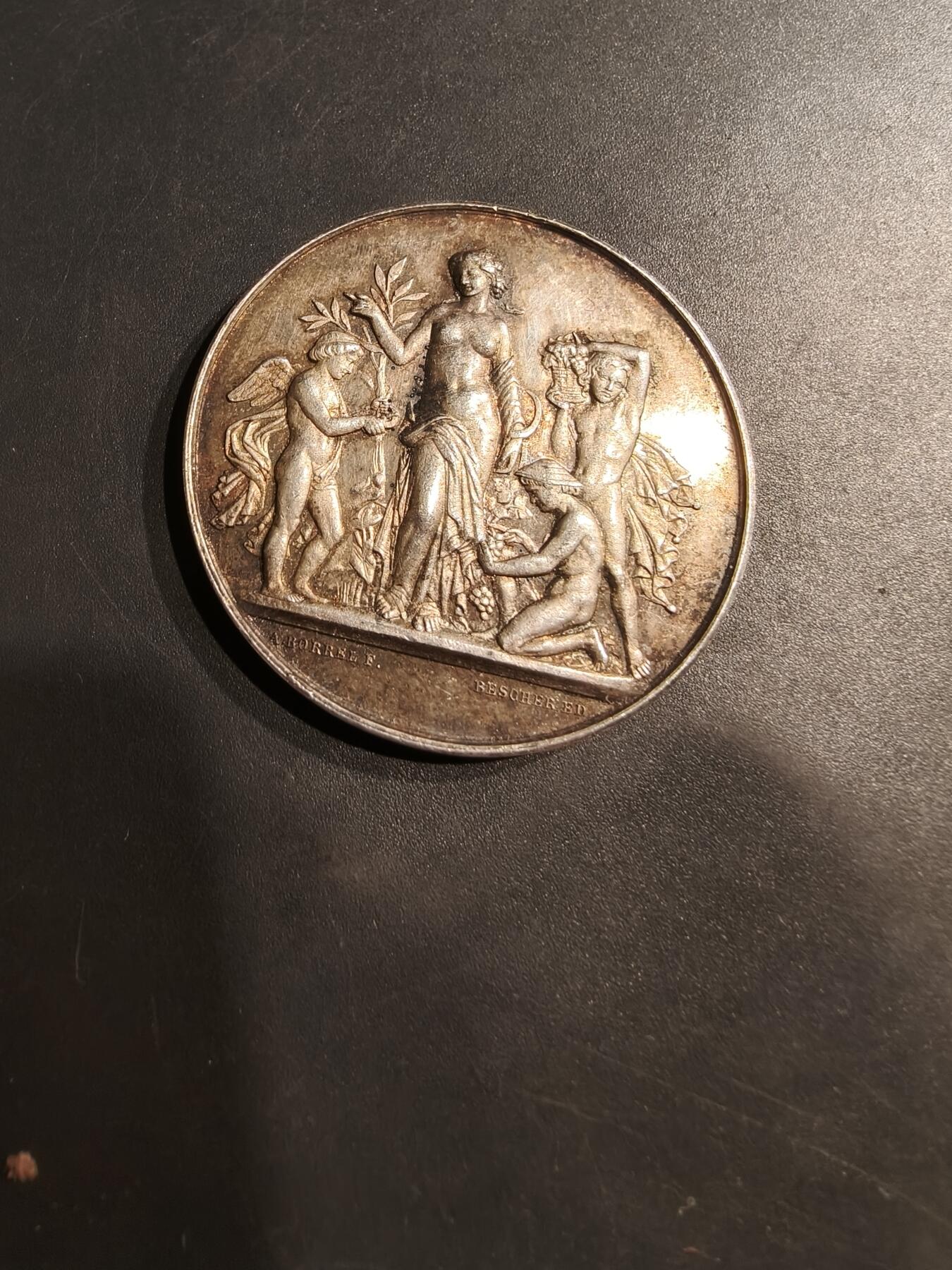 老王徽章第184期 法国枫丹白露和莫伦园艺协会大银章     1892年实发     950银     直径41mm     重量33.8g