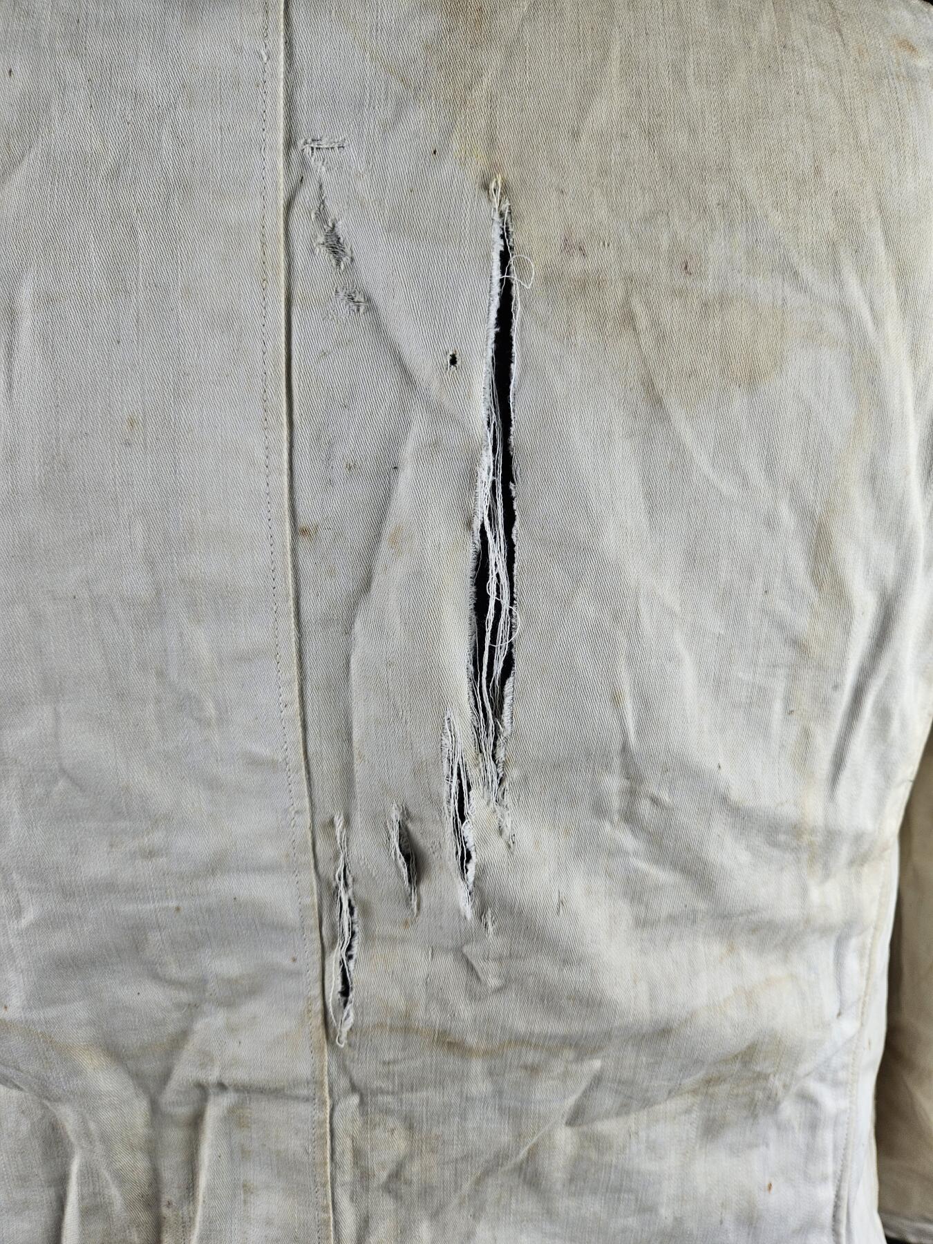 0元起拍勋章 第335期 咸鱼国勋章拍卖专场 2月25日（周三）下午6：00开始 明治时期 海军文官夏服上衣，兜被拆了，可自行缝上 领围42 肩宽42 胸围96 衣长65 袖长50