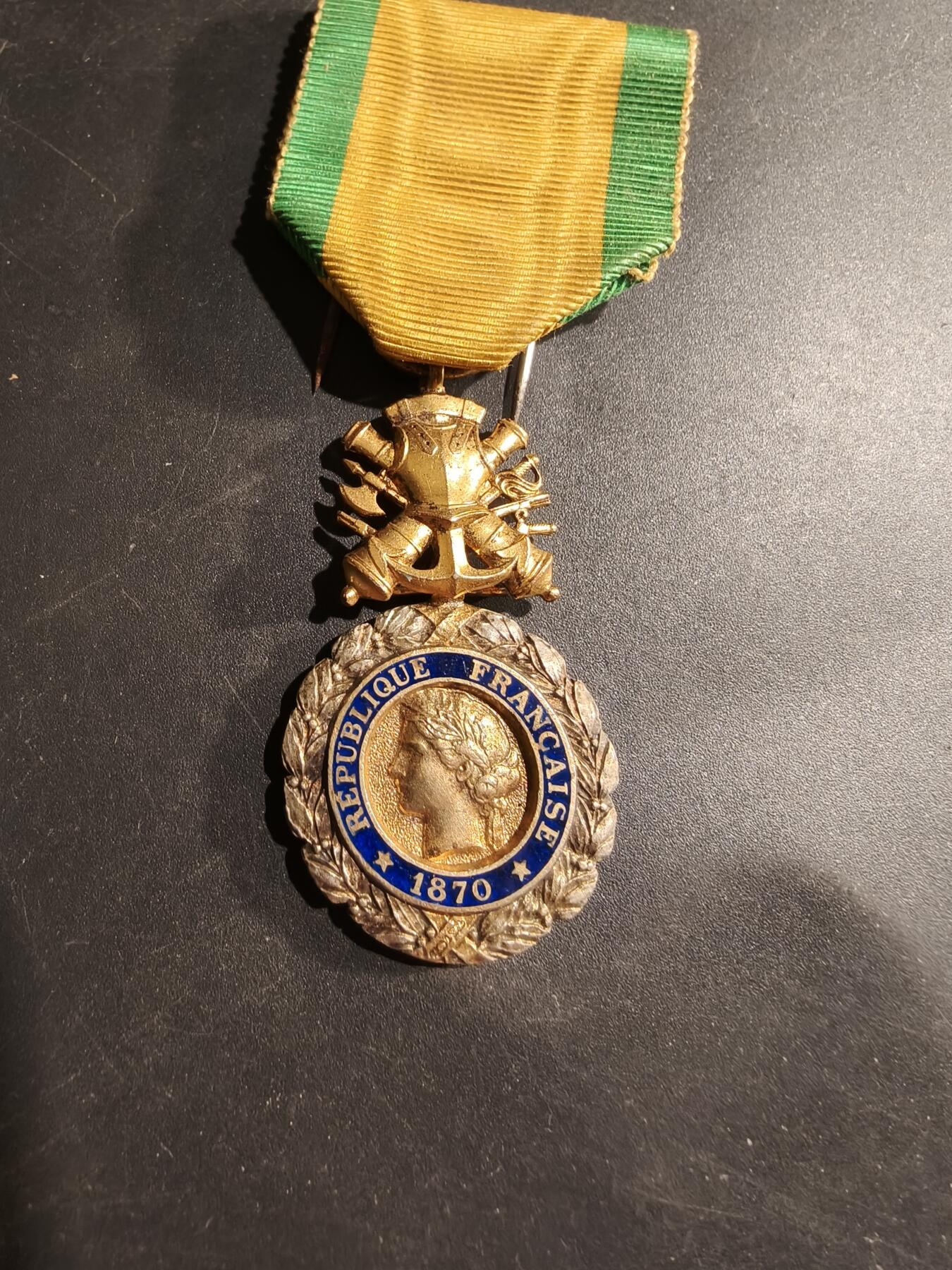 老王徽章第184期 法国军事奖章   三共时期    950银镀金珐琅     21g