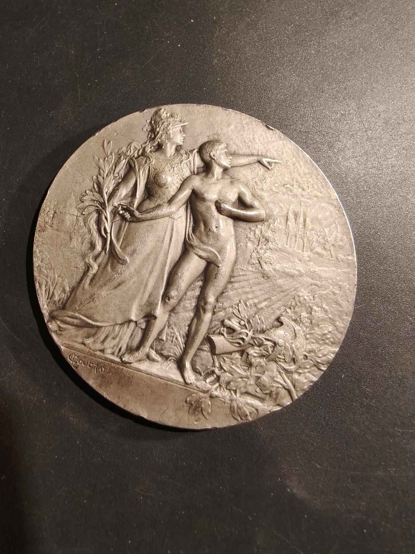 老王徽章第184期 法国瓦丁顿父子公司一战纪念大银章     原盒    950银   大师库德雷作品    直径68mm     重量139.5g