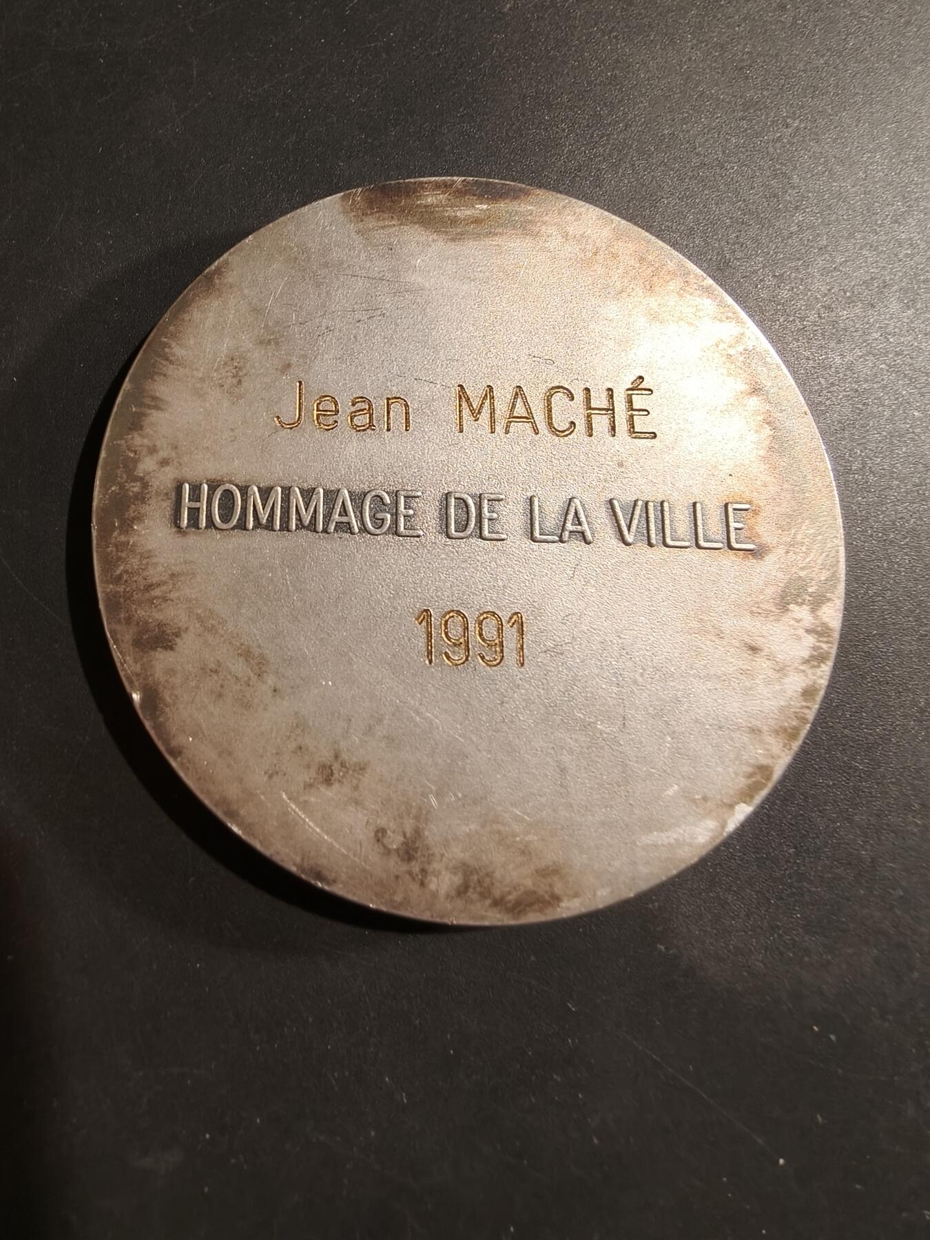 老王徽章第184期 法国帕朗普尔镇镀银大铜章     原盒     直径64mm    重量155.2g