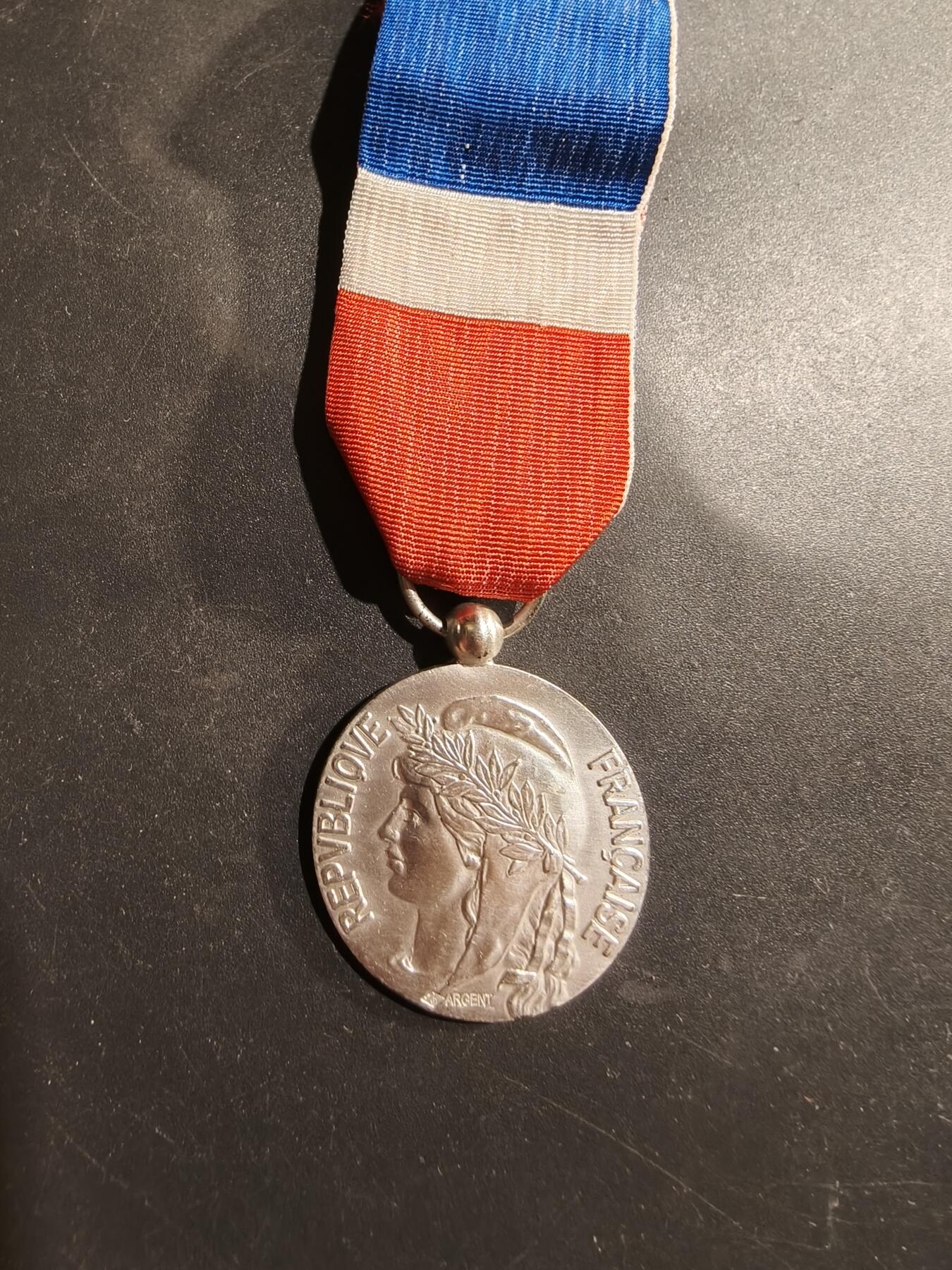 老王徽章第184期 法国银级劳动荣誉奖章   2021年实发