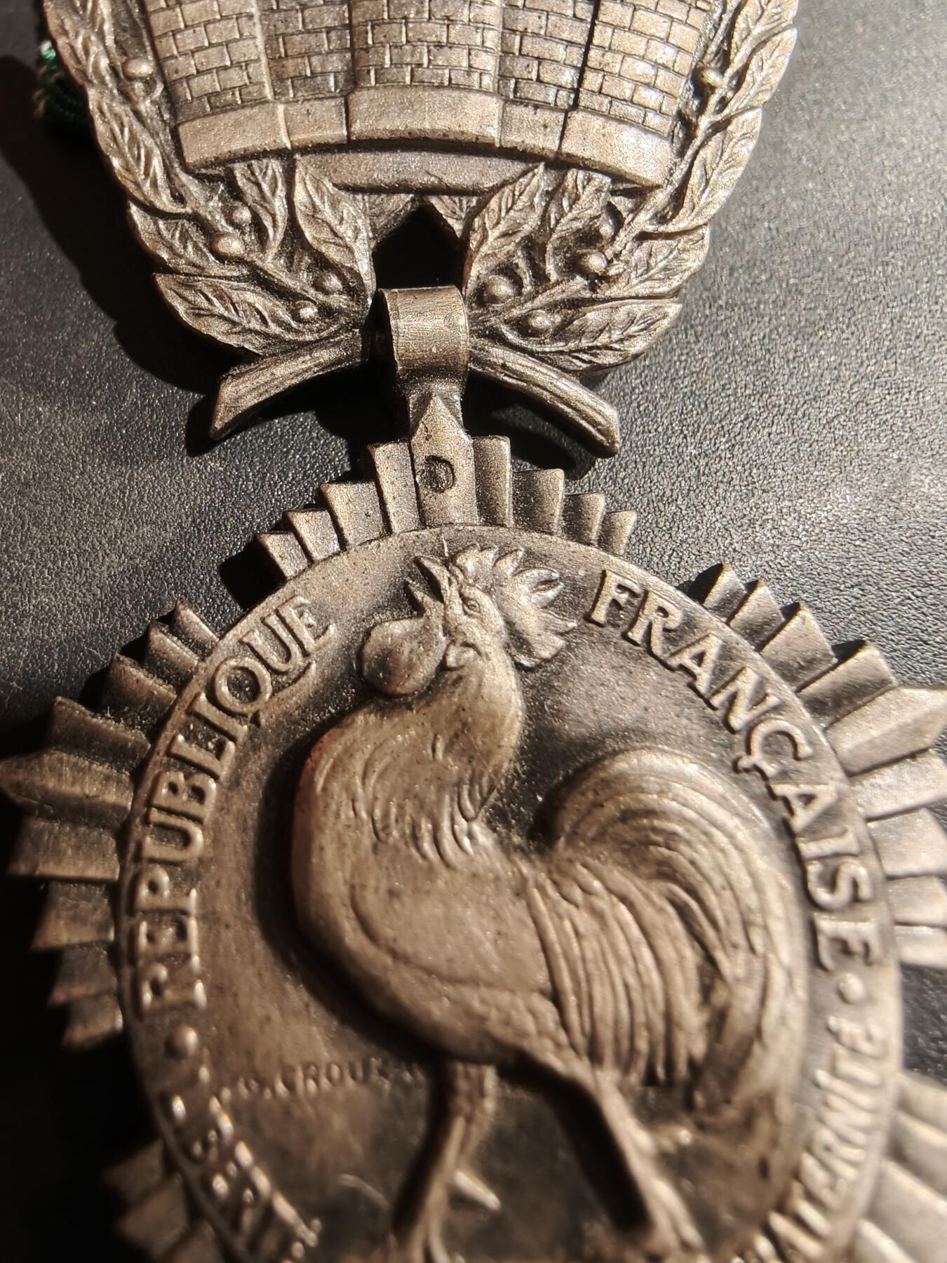 老王徽章第184期 法国银级地方嘉奖奖章    螃蟹银标    20.8g