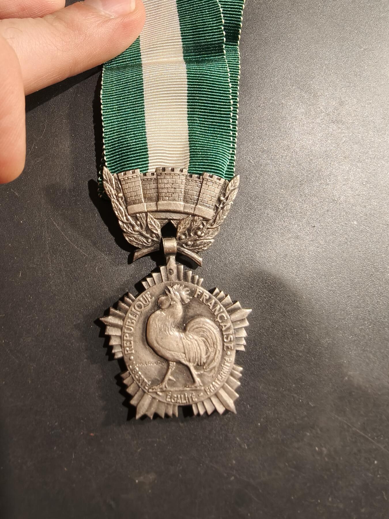 老王徽章第184期 法国银级地方嘉奖奖章    螃蟹银标    20.8g