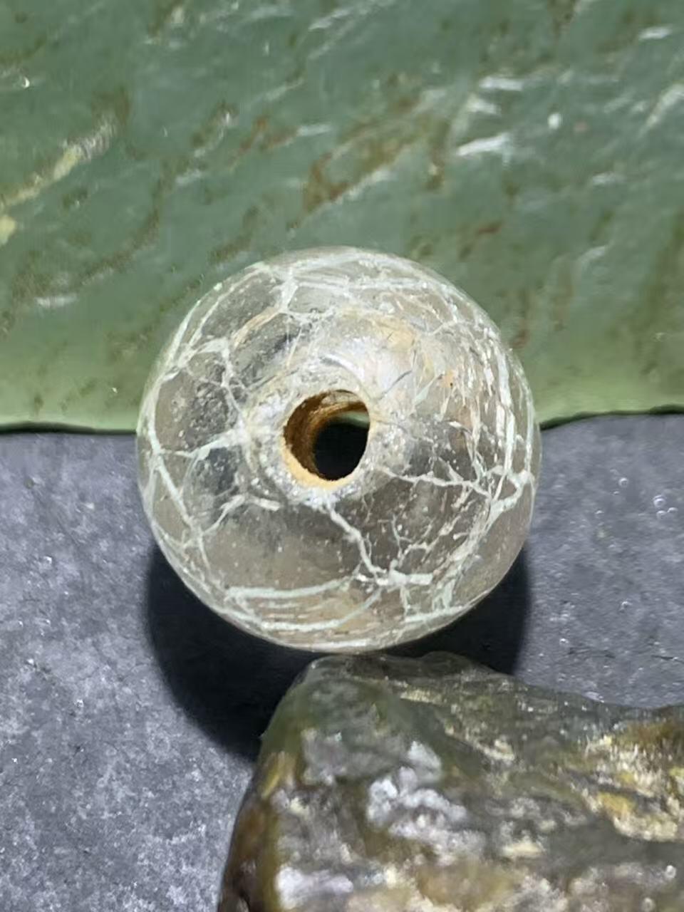 建国前后库存仿白水晶冰裂纹琉璃苹果珠一颗