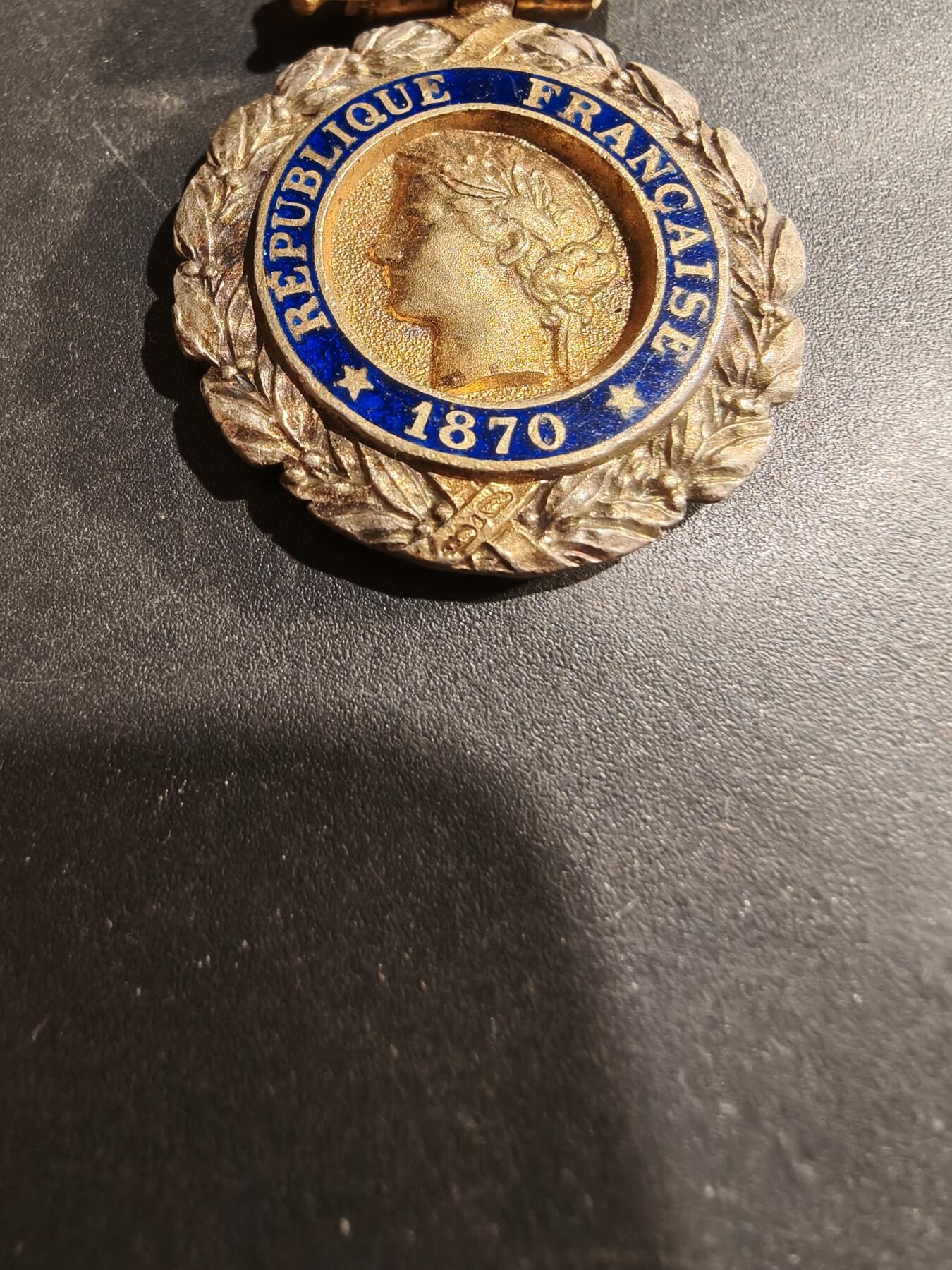 老王徽章第184期 法国军事奖章   三共时期    950银镀金珐琅     21g