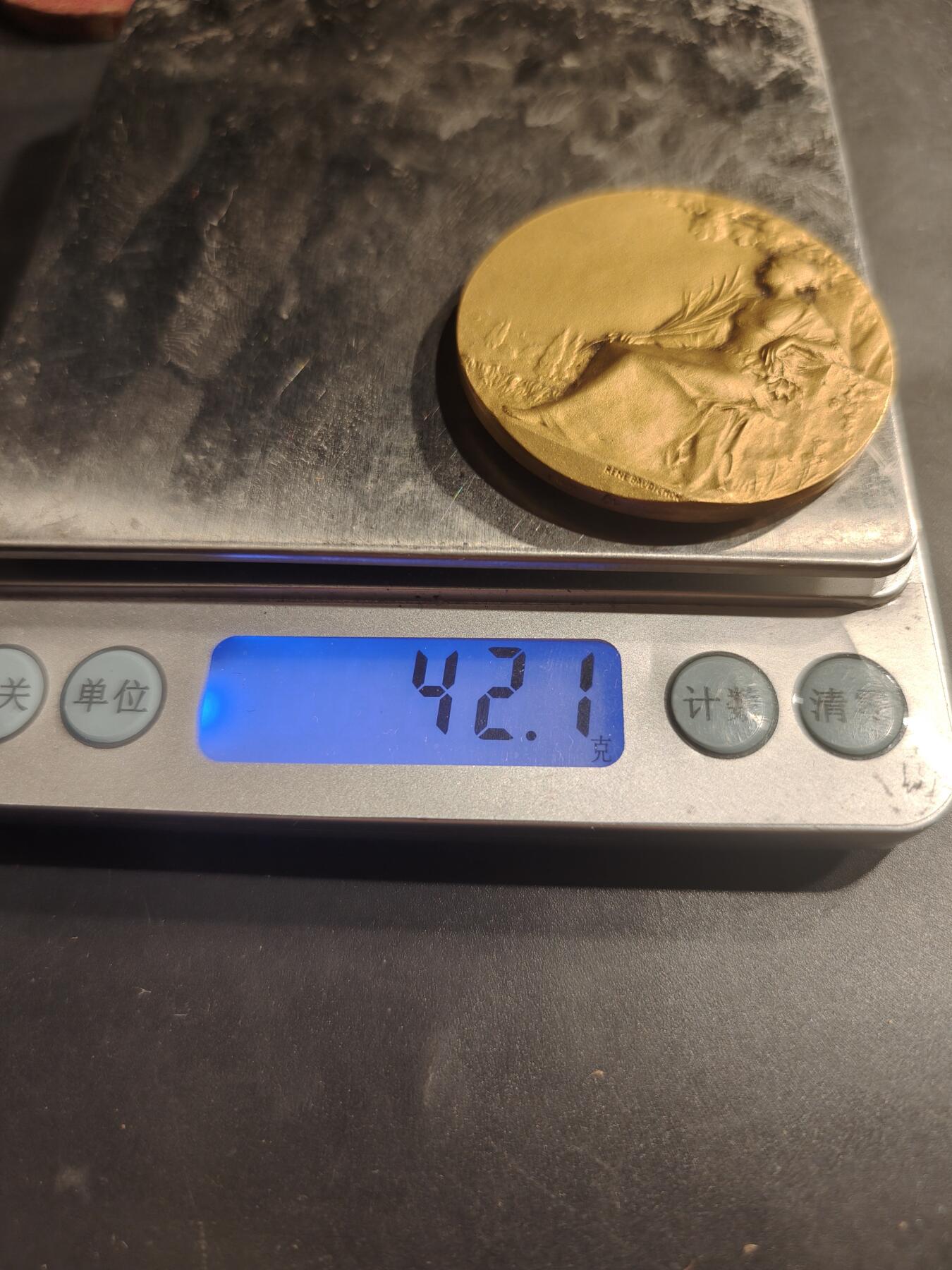 老王徽章第184期 法国1925年第32届拉罗谢尔地区节日镀金大铜章    原盒     勒内鲍迪雄作品     直径46mm     重量42.1g