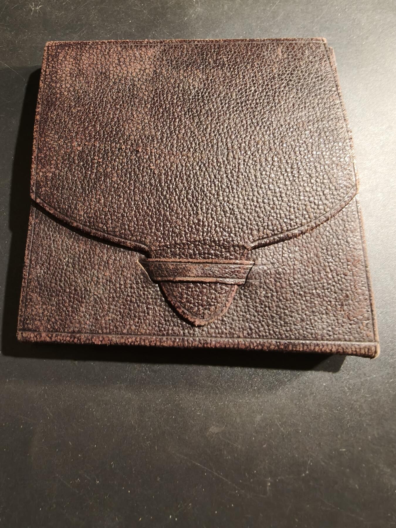 老王徽章第184期 法国里昂信贷银行镀金大铜章    大师皮列作品    带原盒     直径80mm     重量223.6g