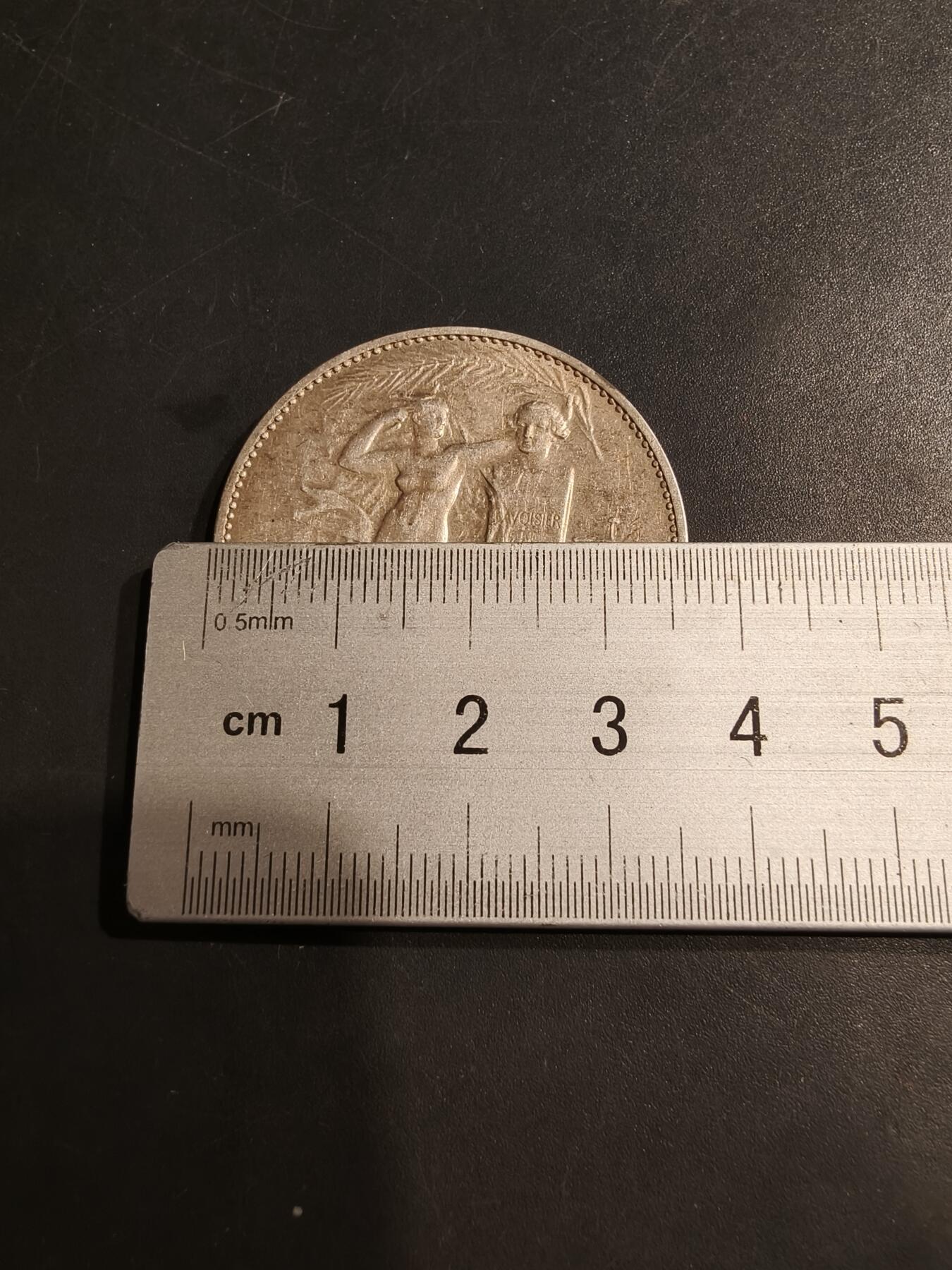 老王徽章第184期 法国化工联盟大银章    950银实发     直径37mm    重量21.2g