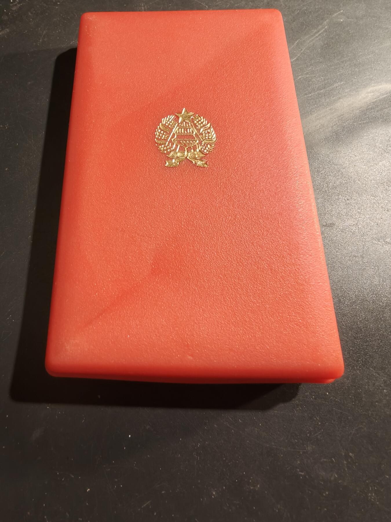 老王徽章第184期 匈牙利25周年服役纪念章    原盒带略    盒子有损