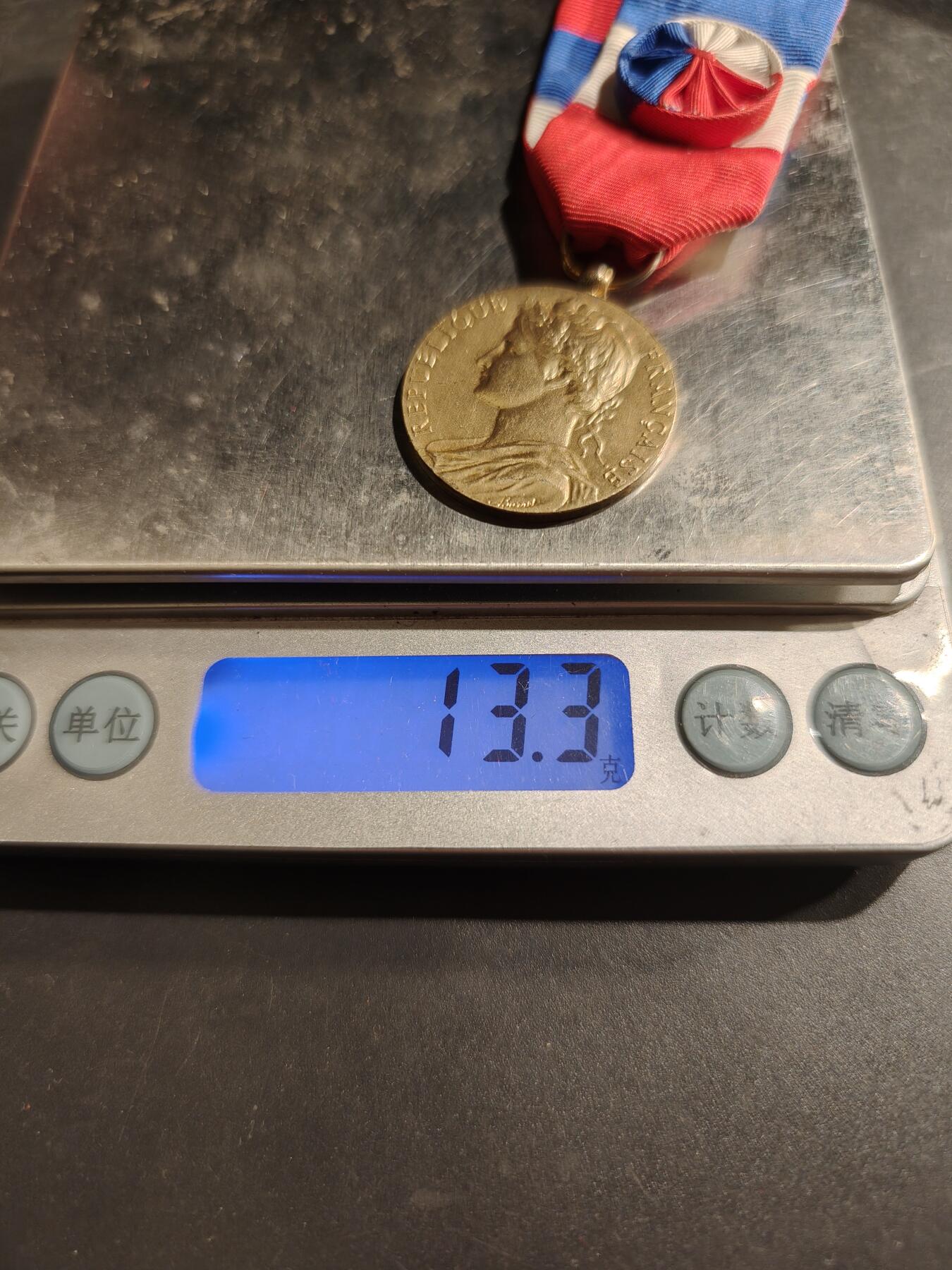 老王徽章第184期 法国金级劳工奖章   925银镀金    少见库存版无日期    13.3g