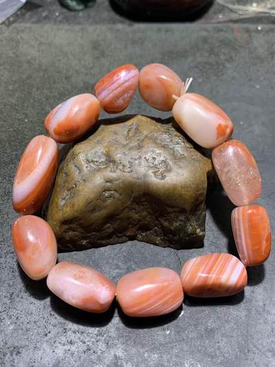 川料红白南红玛瑙随形单圈手串一条， - 川料红白南红玛瑙随形单圈手串一条，