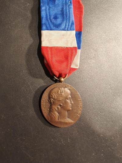 老王徽章第184期 - 法国铜级战争部劳工奖章    1949年实发版