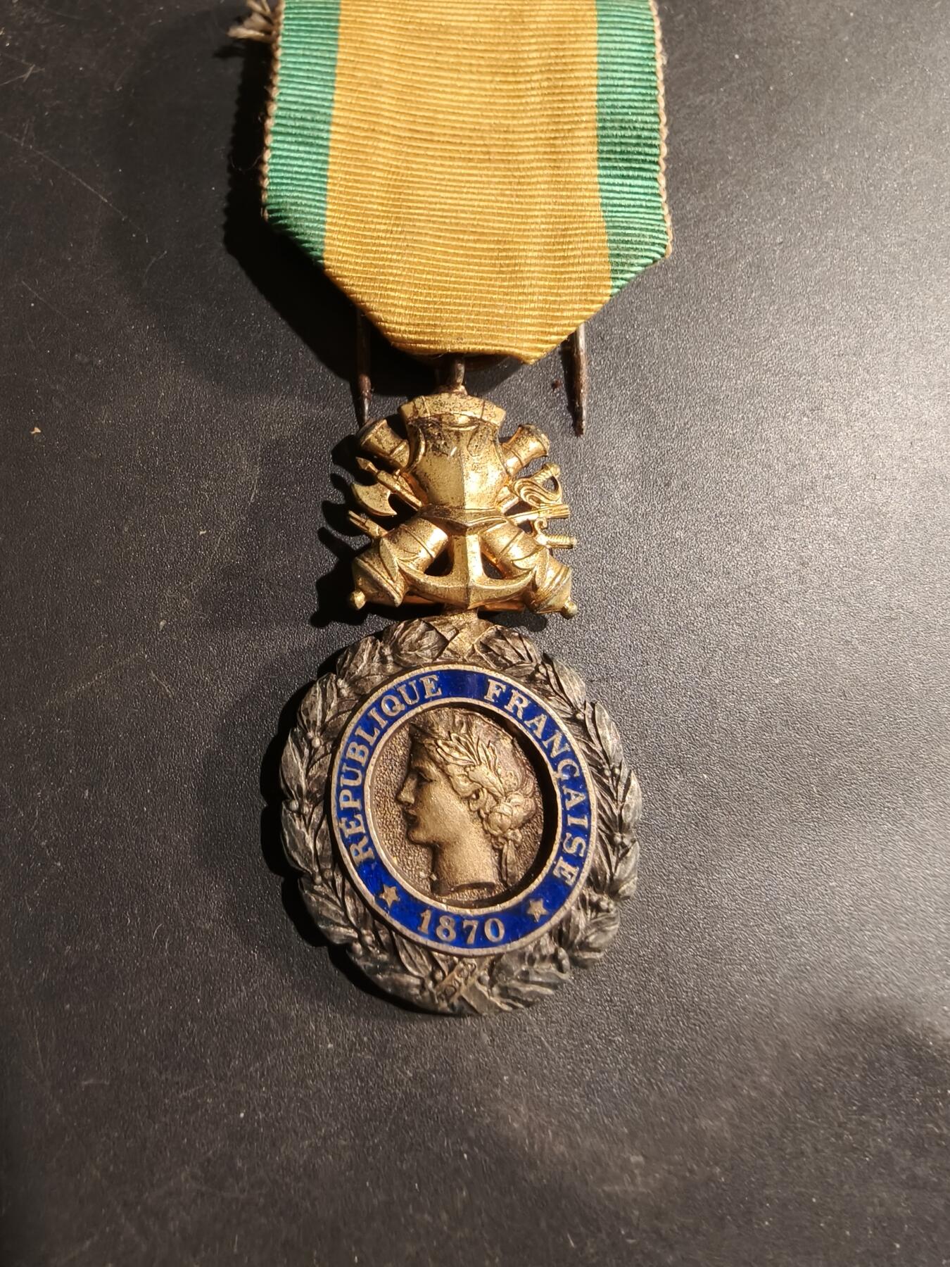 老王徽章第184期 法国军事奖章   三共时期    950银镀金珐琅     21.2g