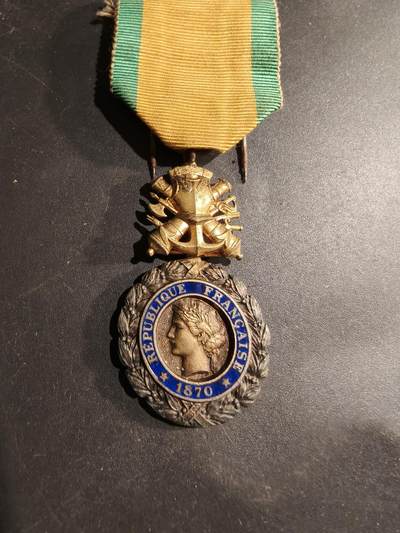 老王徽章第184期 - 法国军事奖章   三共时期    950银镀金珐琅     21.2g