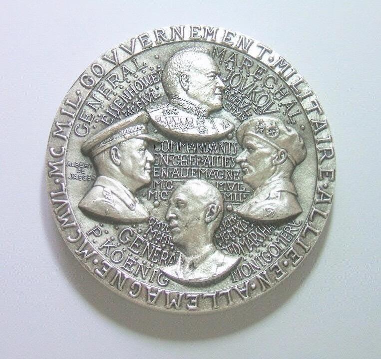 【旋风钱币】2月22日19:00准时开拍 精美欧洲币章、银币银章、第三帝国钱币、手串手镯紫砂壶等 全场包邮！ 【艺术】法国艺术大章 二战盟军瓜分德国朱可夫艾森豪威尔蒙哥马利柯尼希 高浮雕精制超大镀银章 68MM厚6MM 206克