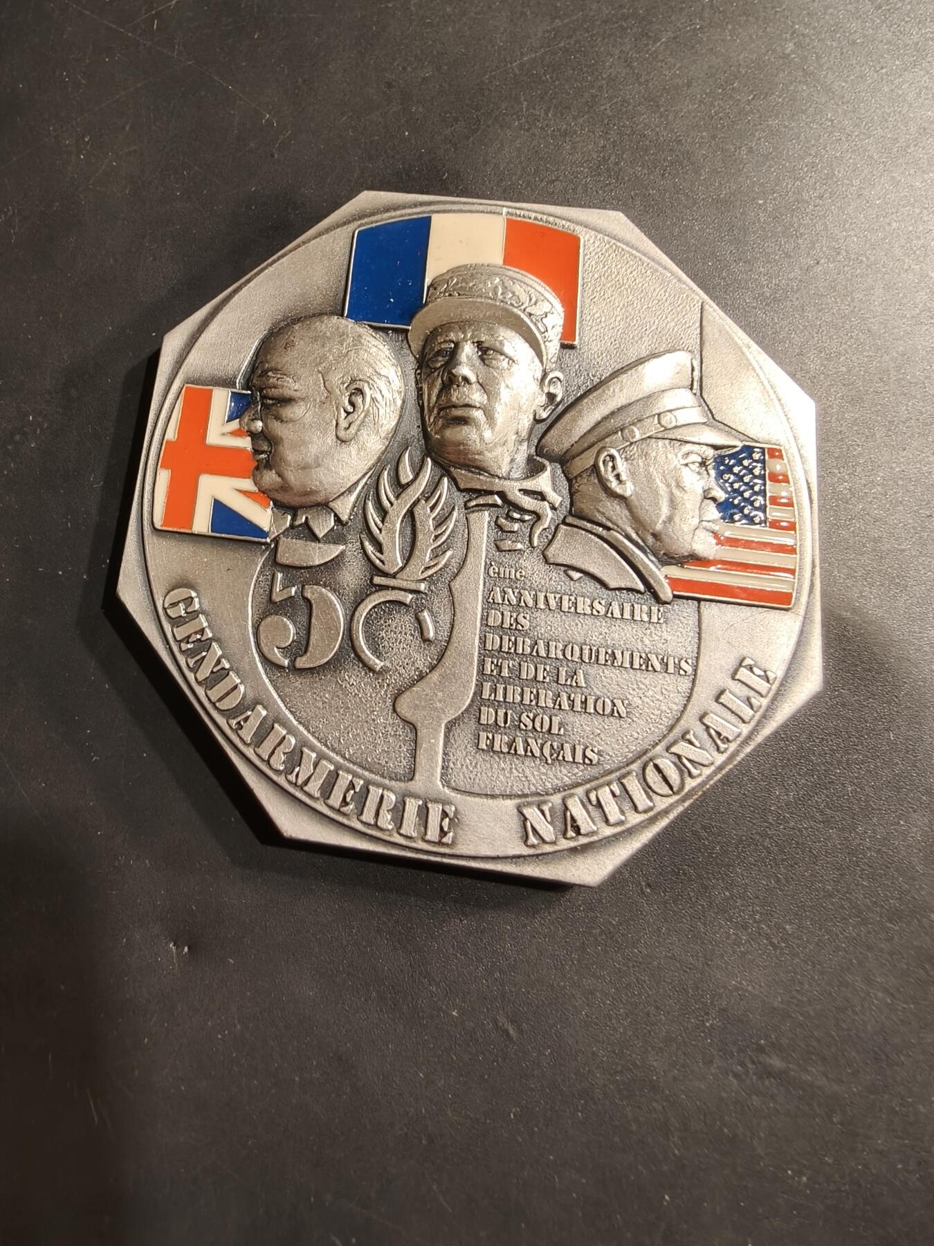 老王徽章第184期 法国国家宪兵队纪念法国登陆和解放50周年八角镀银大铜章     直径72mm     重量227.2g