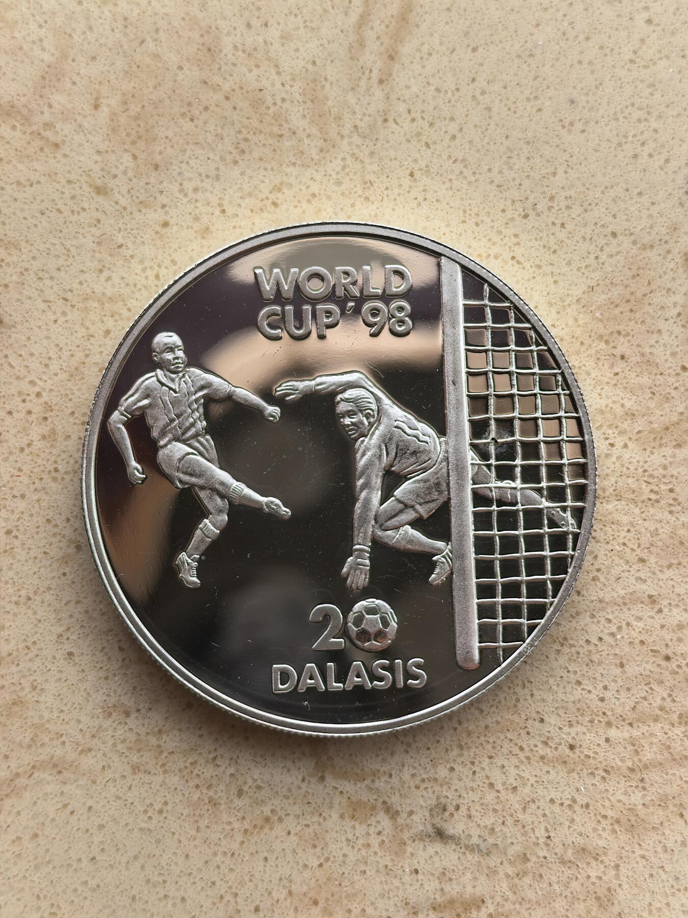 道一币馆币章第一百六十七场  冈比亚1996年法国世界杯20达拉西精制银币 31.47g 925S 10000