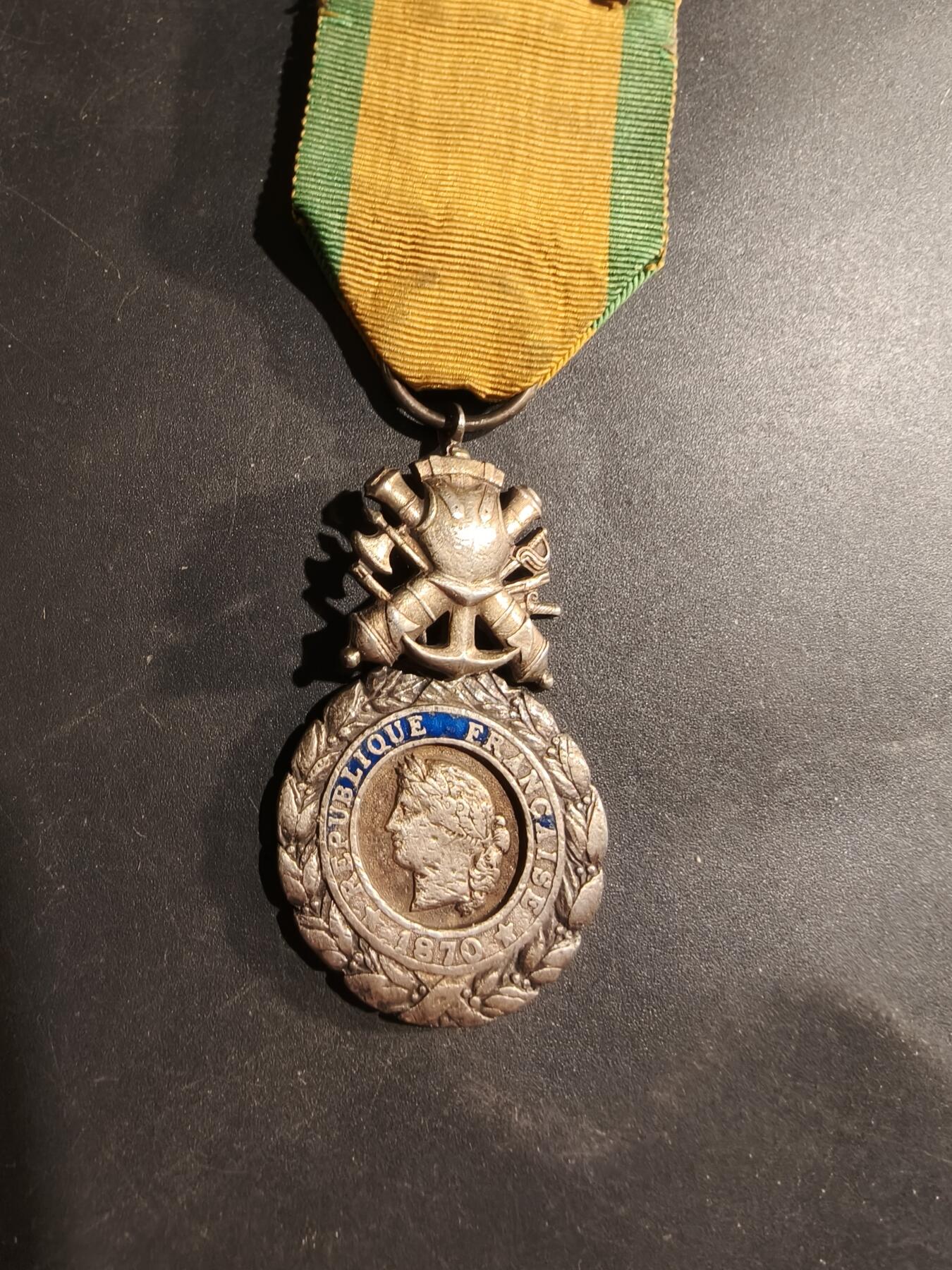 老王徽章第184期 法国军事奖章   三共时期    950银镀金珐琅     19.1g