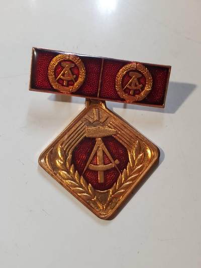 韵星假日军品类拍卖第42期 -- Rimey Holidays Militaria Auction 42 - 民主德国个人积极劳动分子奖章带连续两次获得上挂