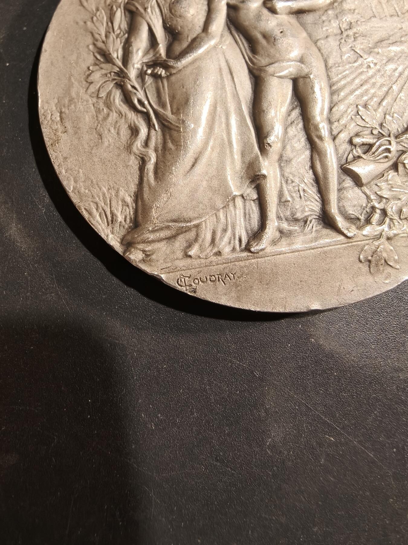 老王徽章第184期 法国瓦丁顿父子公司一战纪念大银章     原盒    950银   大师库德雷作品    直径68mm     重量139.5g