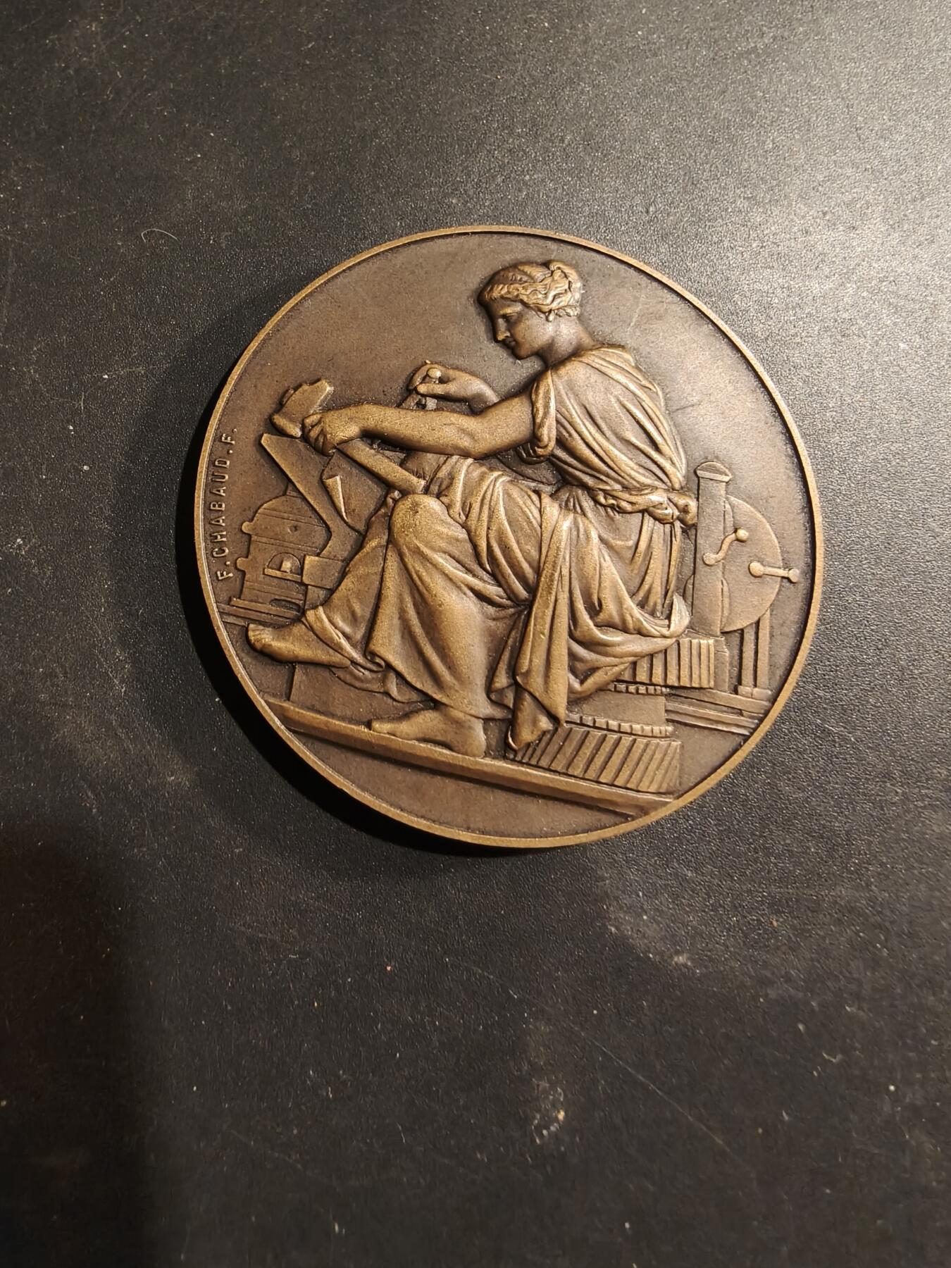 老王徽章第184期 法国纺织公司Dollfus-Mieg & Cie大铜章    原盒定制盒    工业女神       直径50mm    重量57.6g 