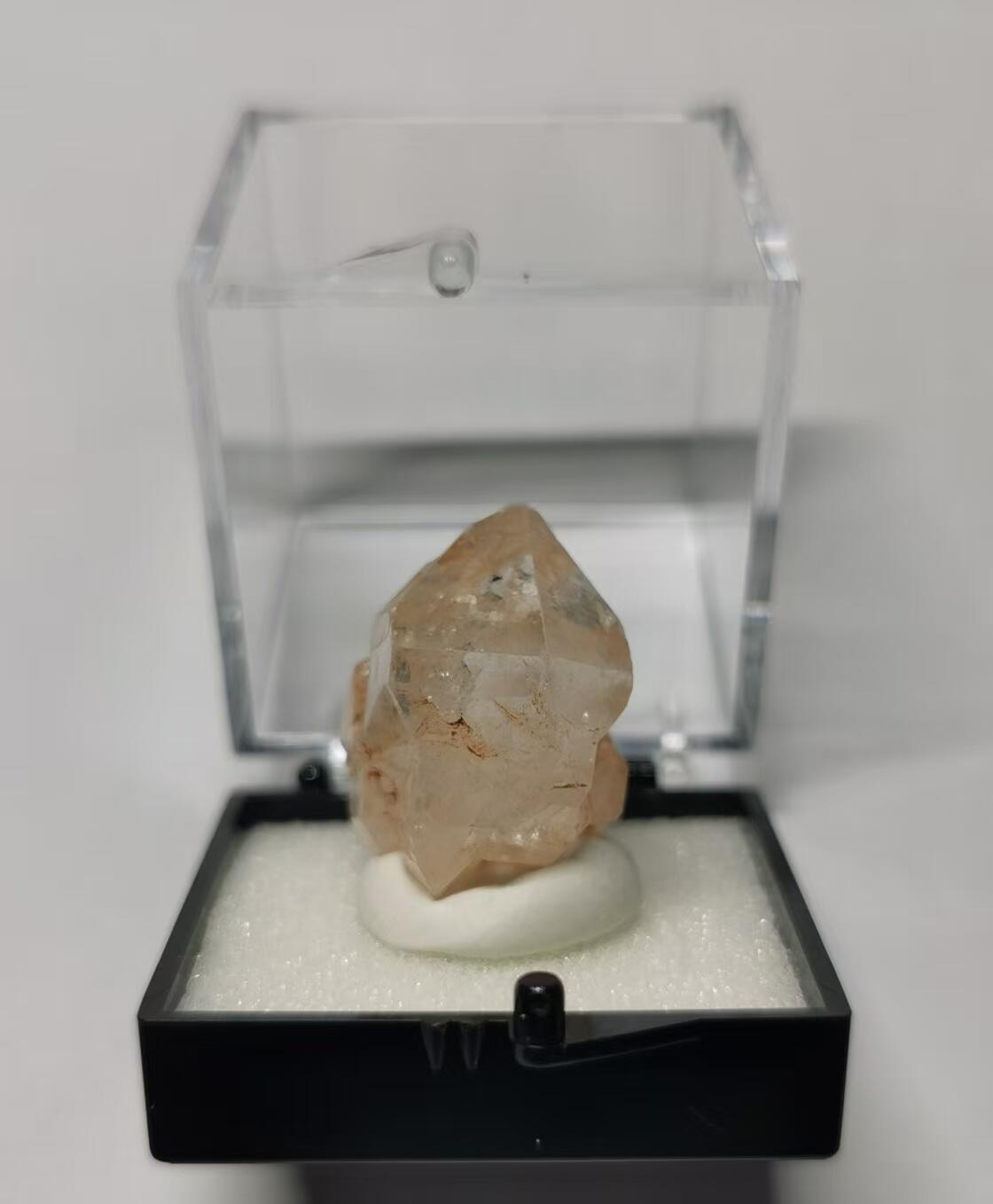 七河·世界世界币章杂件矿标化石小拍（总第38期） 藏家出品 X741（10） 马达加斯加红泥油胆水晶原石矿标（盒子矿） 本件拍品由合作藏家邮寄