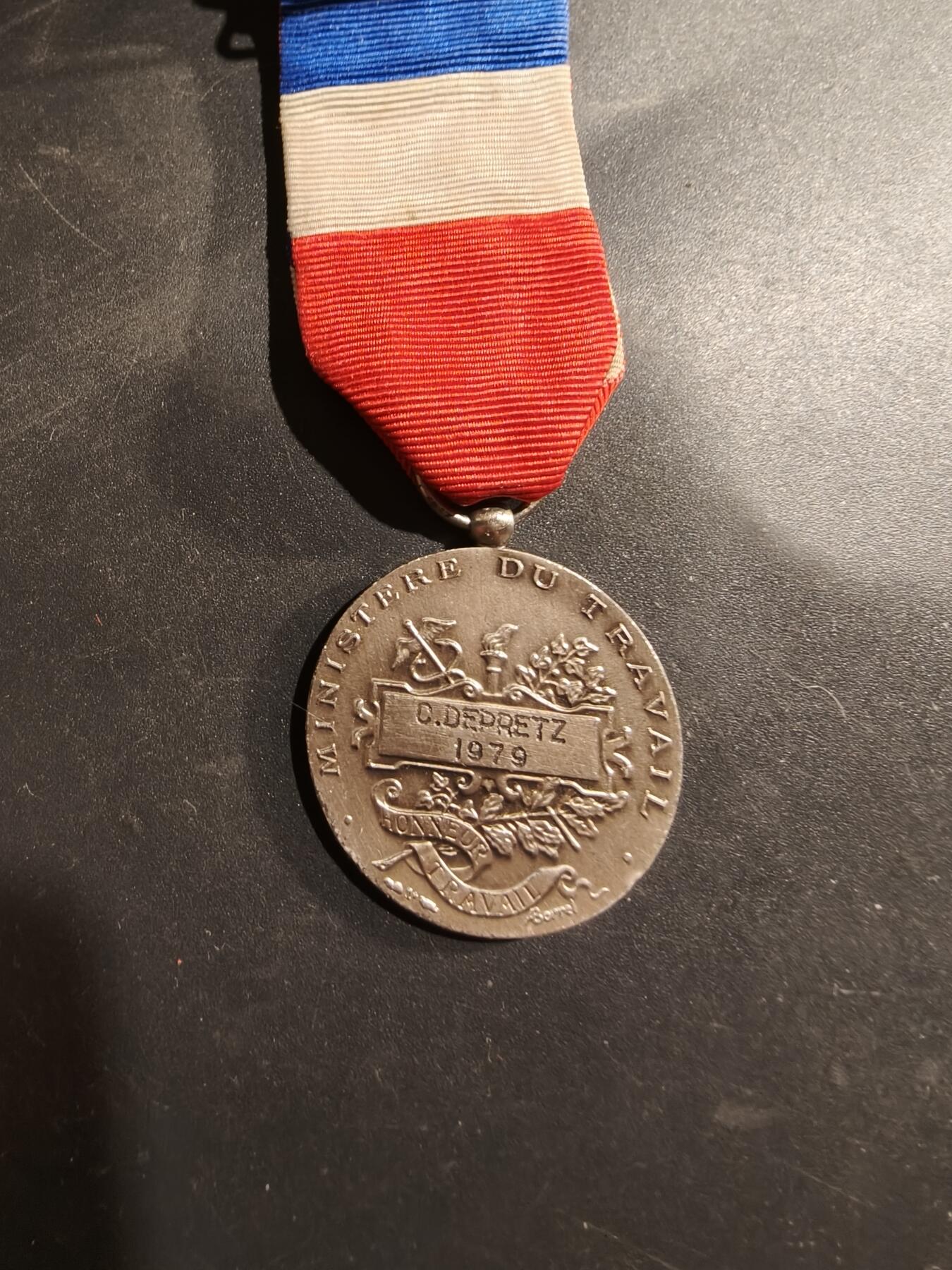 老王徽章第184期 法国银级劳工奖章   925银   1979年实发    12.5g