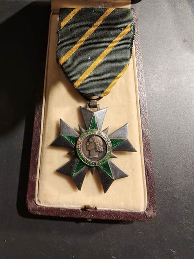 老王徽章第184期 - 法国骑士级战士功绩勋章    银质珐琅   野猪头银标    带原盒     20g