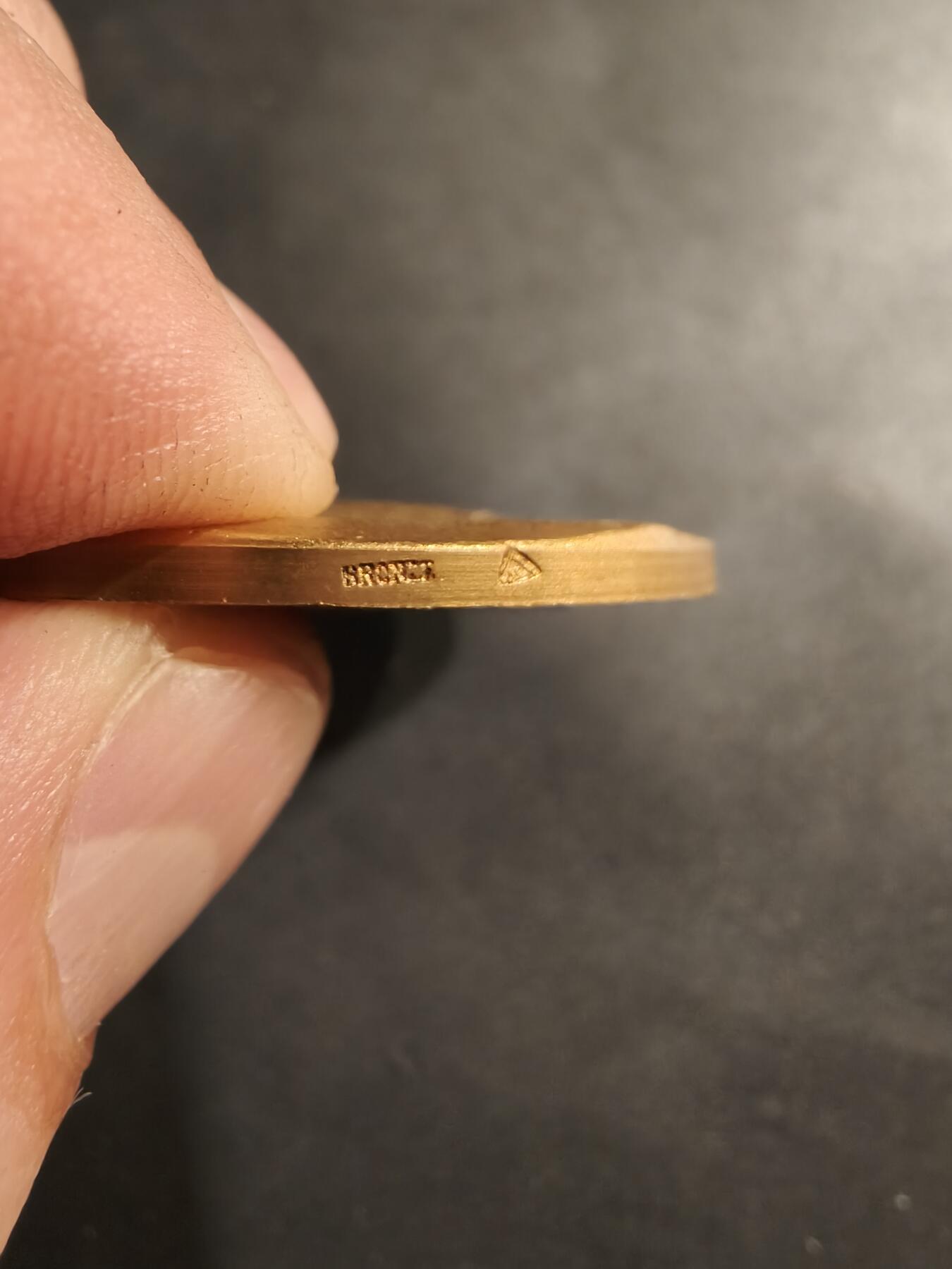 老王徽章第184期 法国1925年第32届拉罗谢尔地区节日镀金大铜章    原盒     勒内鲍迪雄作品     直径46mm     重量42.1g