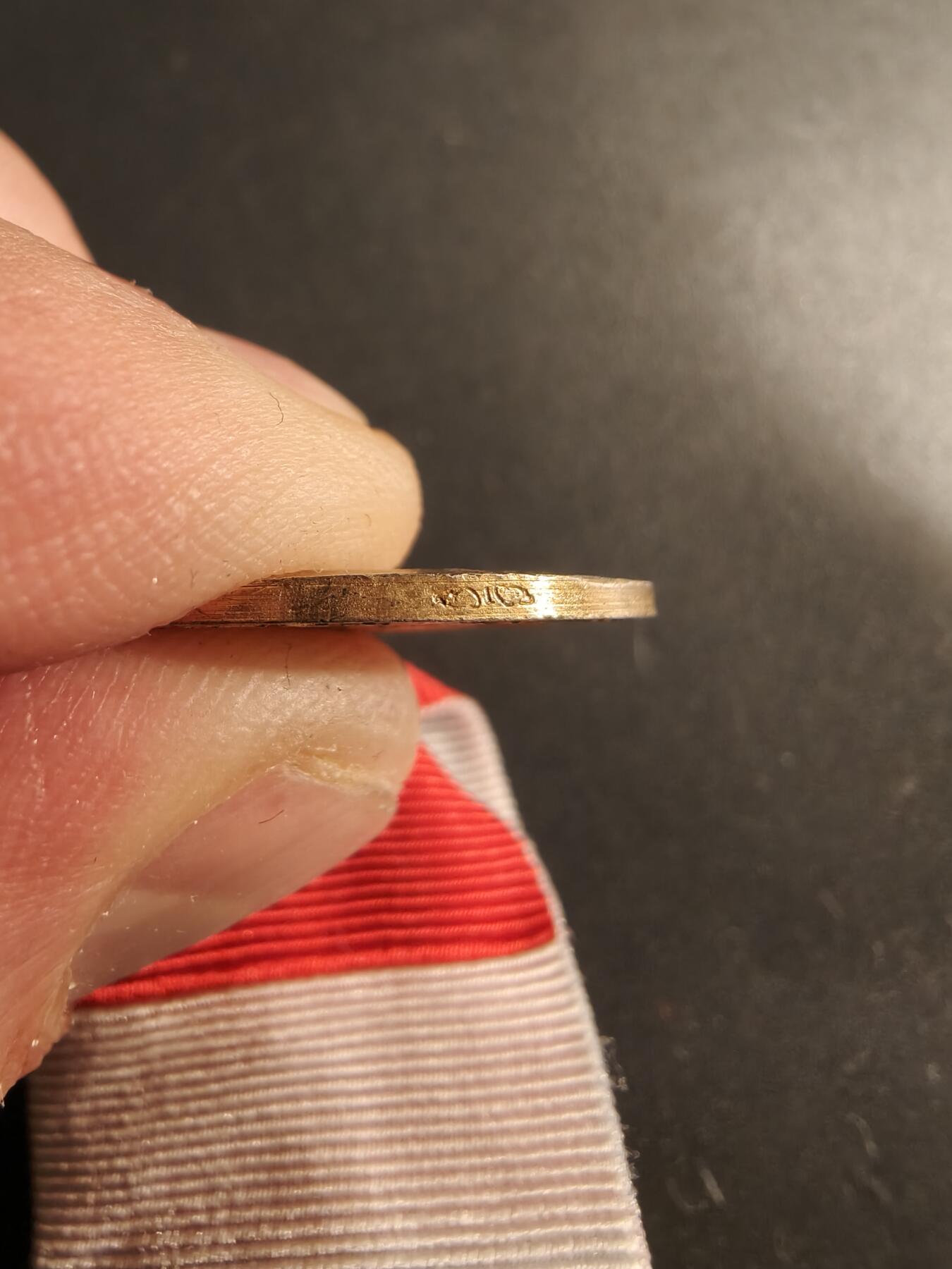 老王徽章第184期 法国战争部金级劳工奖章    1956年实发   950银镀金    13.5g