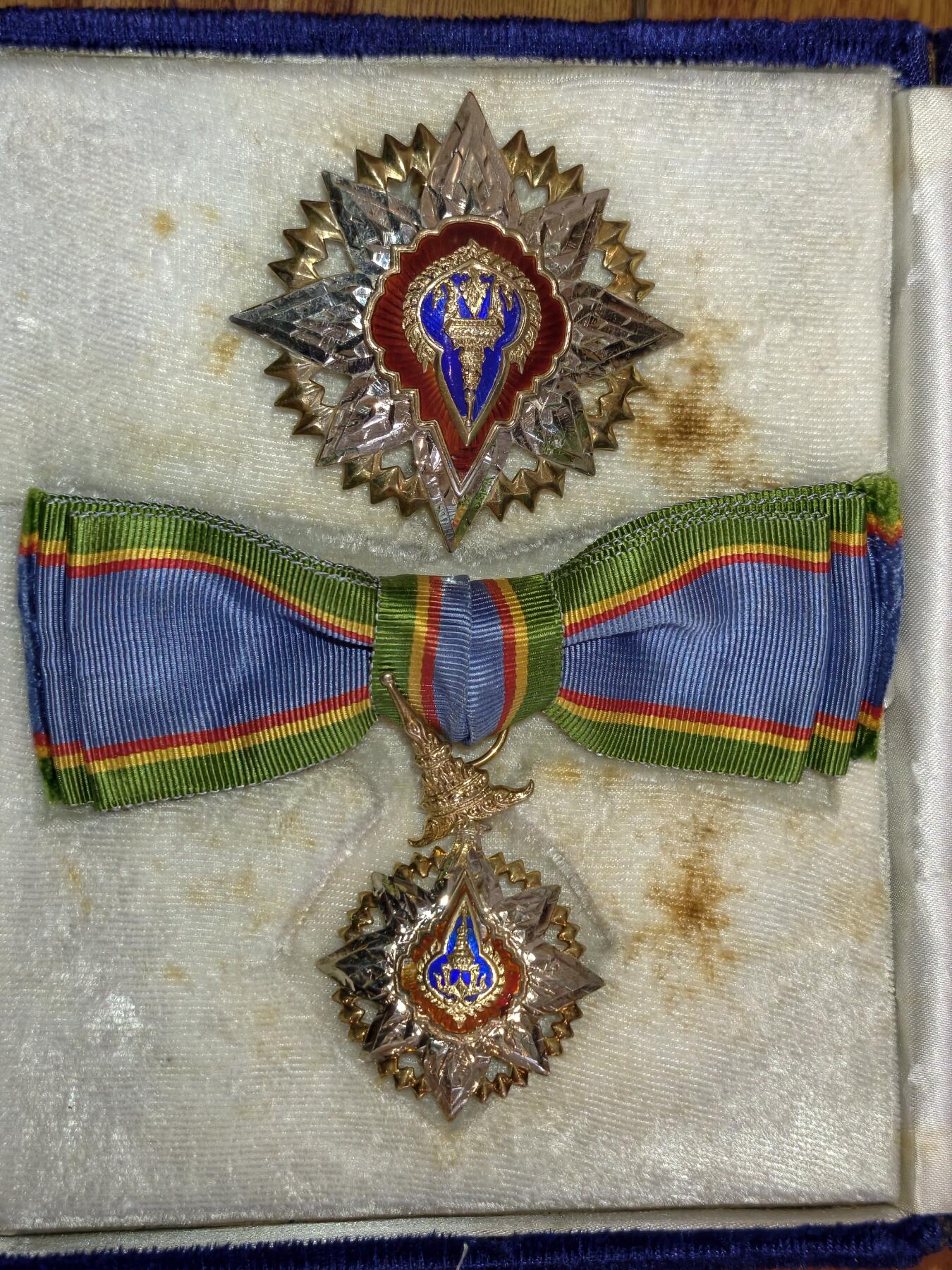 凯旋世界勋赏（持续上新中）（第22期新年大拍）（欢迎送拍）（对拍品有疑问请询问客服，不接受到手刀，出价默认拍品品相。请认真阅读拍卖规则！出价默认已认可！）（收到货请录制开箱视频，无视频概不处理问题。）