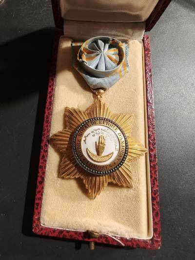 老王徽章第184期 - 法属科摩罗昂儒昂之星勋章   原盒      法国Chobillon代工