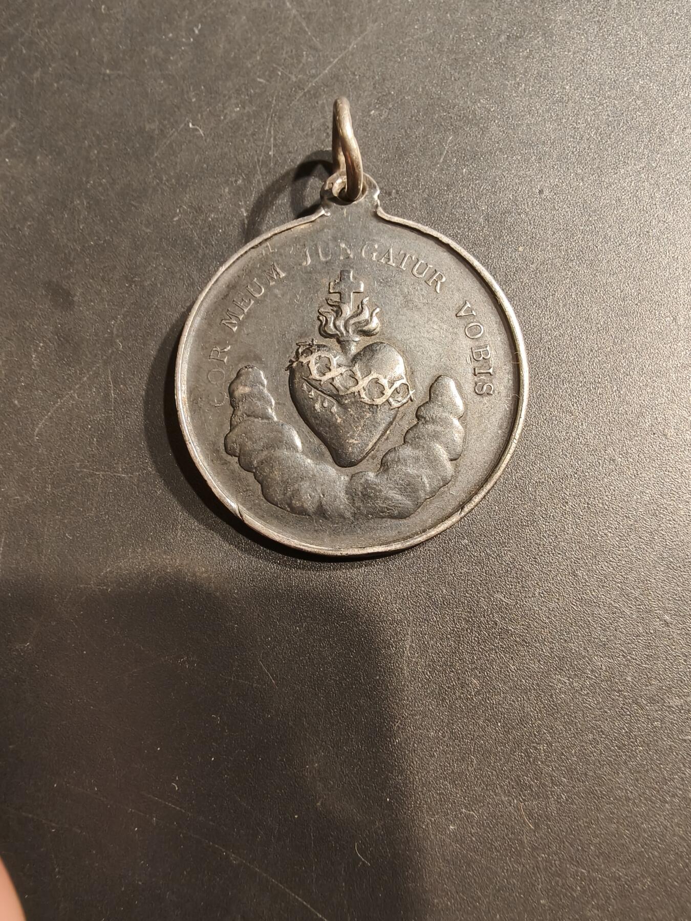 老王徽章第184期 法国天主教会无瑕圣母大银章    带边铭1902年实授    野猪头银标     直径33mm    重量15.9g 