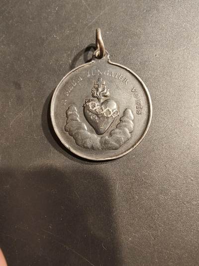 老王徽章第184期 - 法国天主教会无瑕圣母大银章    带边铭1902年实授    野猪头银标     直径33mm    重量15.9g 