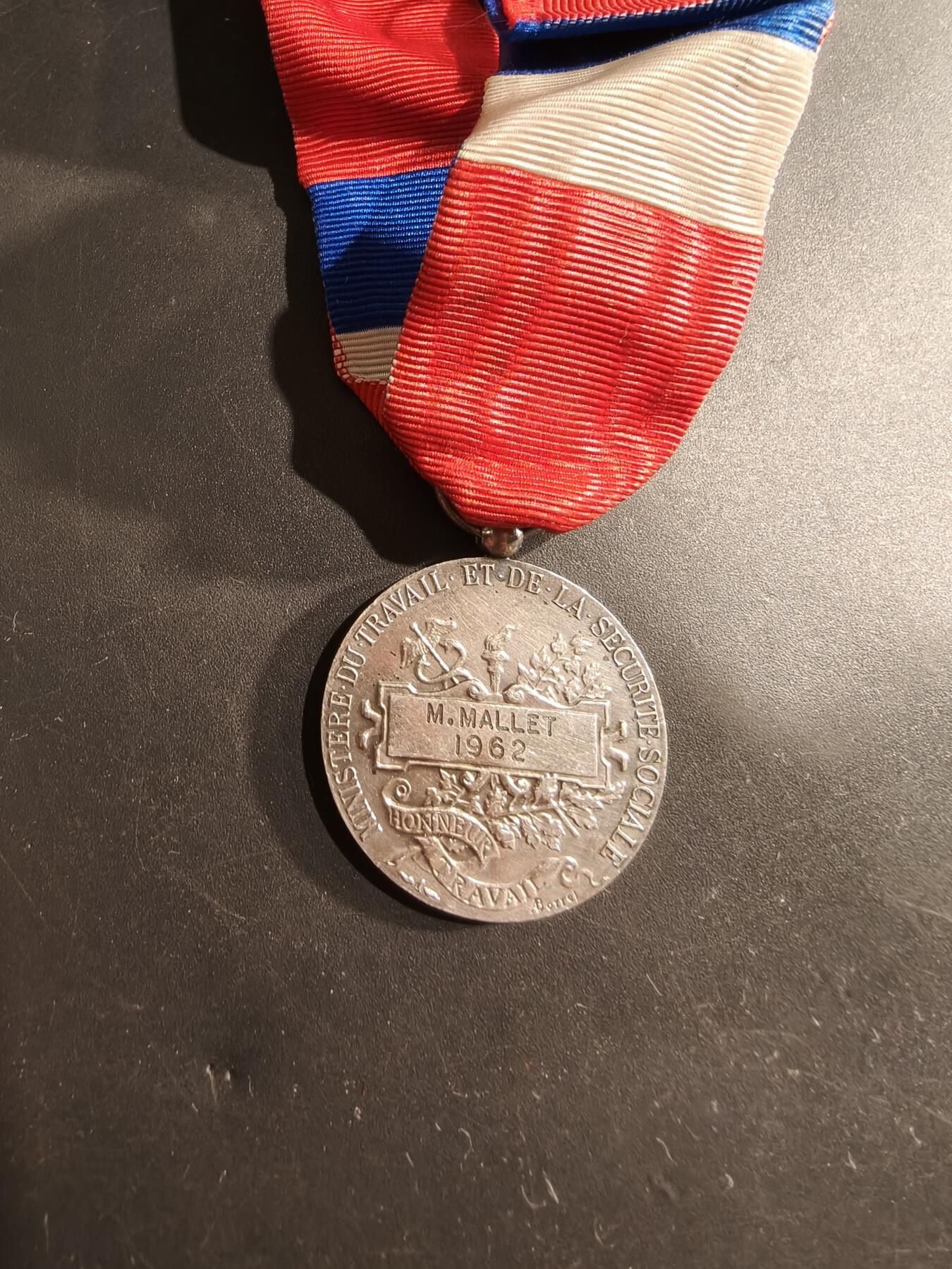 老王徽章第184期 法国银级劳工奖章    950银    1962年实发    11.3g