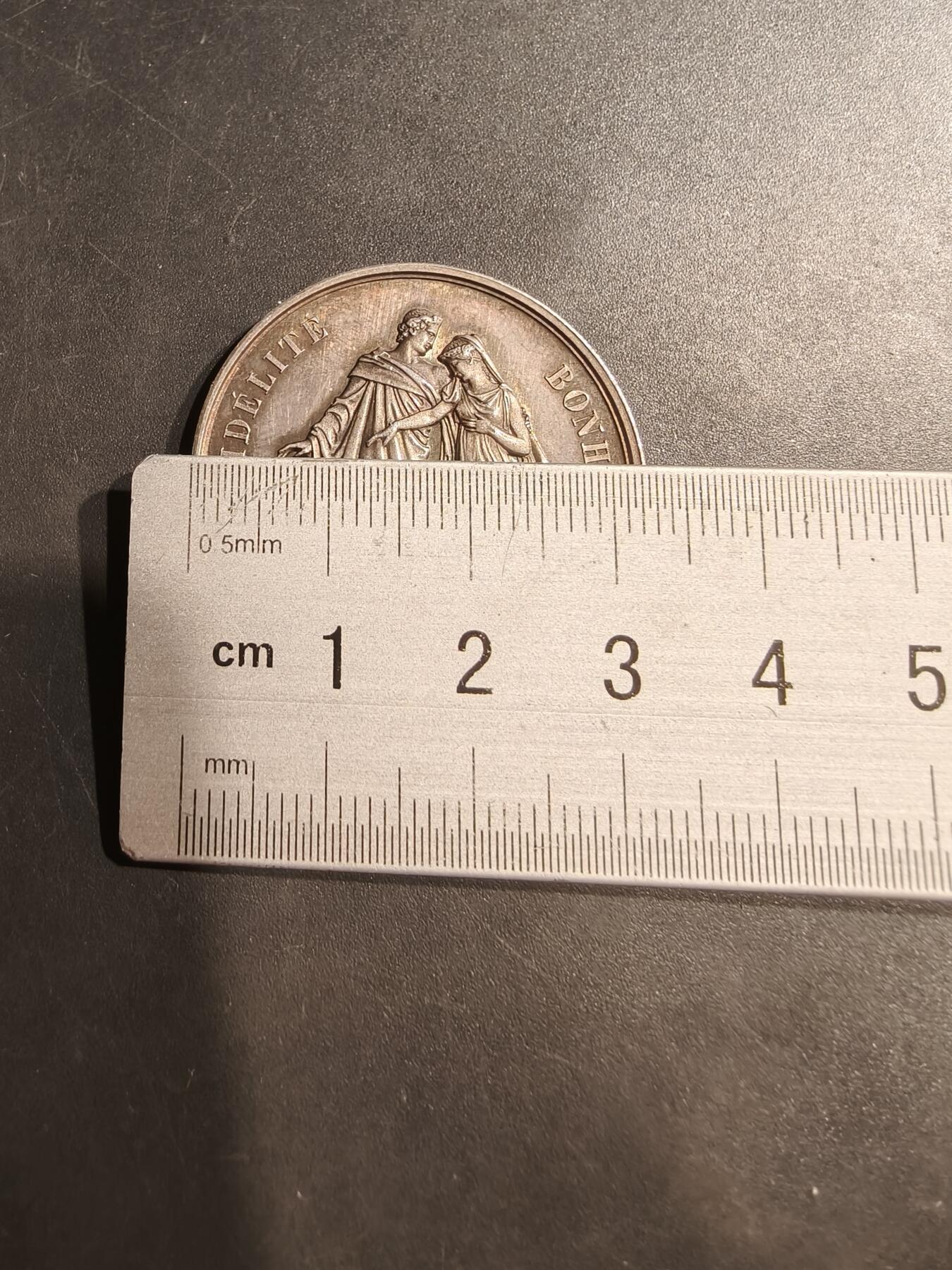 老王徽章第184期 法国婚章    带背铭1872年结婚    950银蜜蜂标    直径32mm    重量15.7g