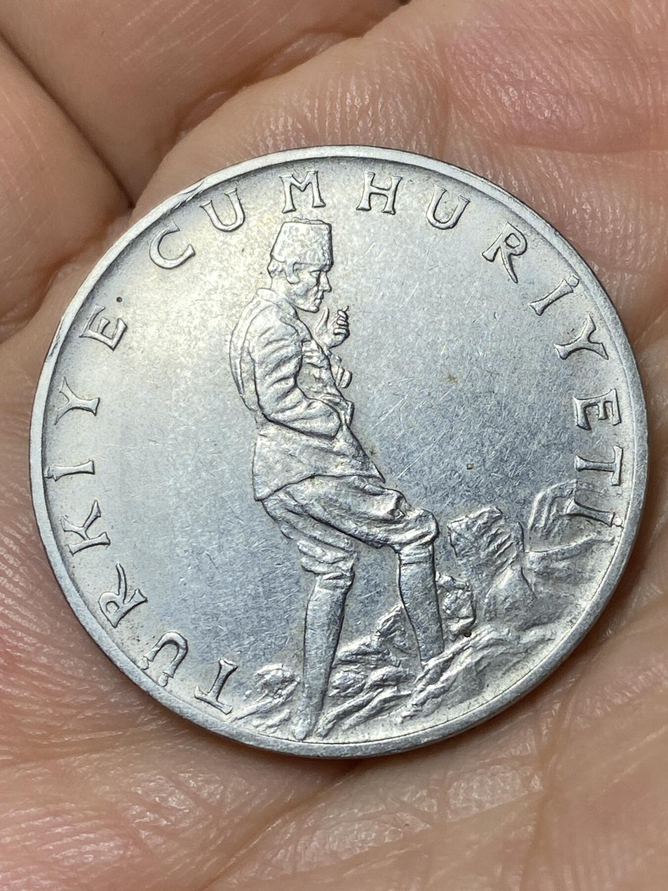 2026年第三十一场(总第二百场)英国一线回流散币新春特拍第三场(免佣金) 土耳其🇹🇷1975年2.5里拉(建国后第五套第二版，9 克版)