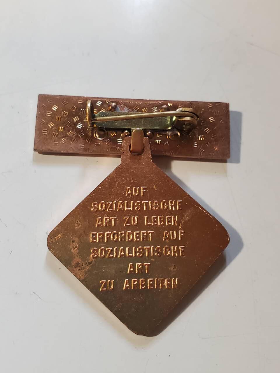 韵星假日军品类拍卖第42期 -- Rimey Holidays Militaria Auction 42 民主德国个人积极劳动分子奖章带连续两次获得上挂