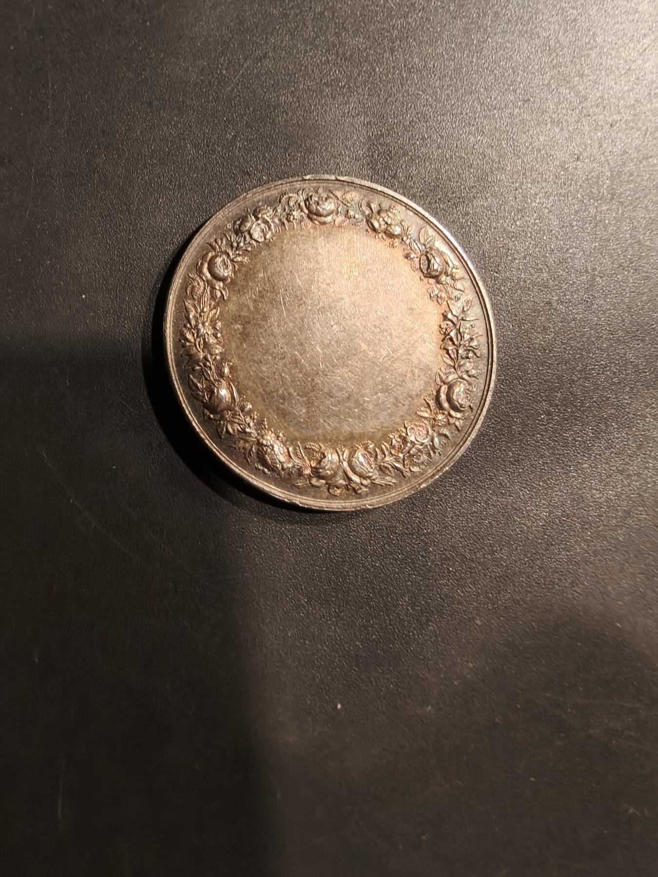 老王徽章第184期 法国婚章   950银    直径30mm    重量14.1g