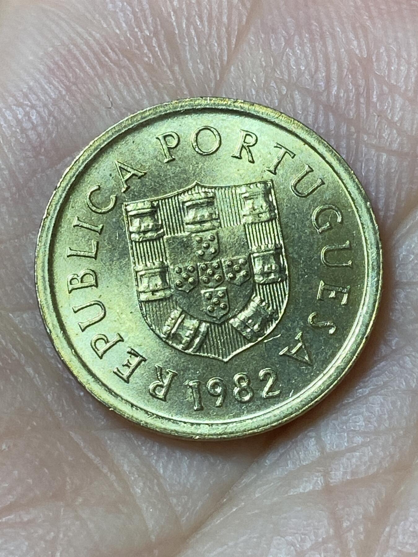 2026年第三十一场(总第二百场)英国一线回流散币新春特拍第三场(免佣金) 原光好品–葡萄牙🇵🇹1982年1埃斯库多(共和国时期第五套第二版)